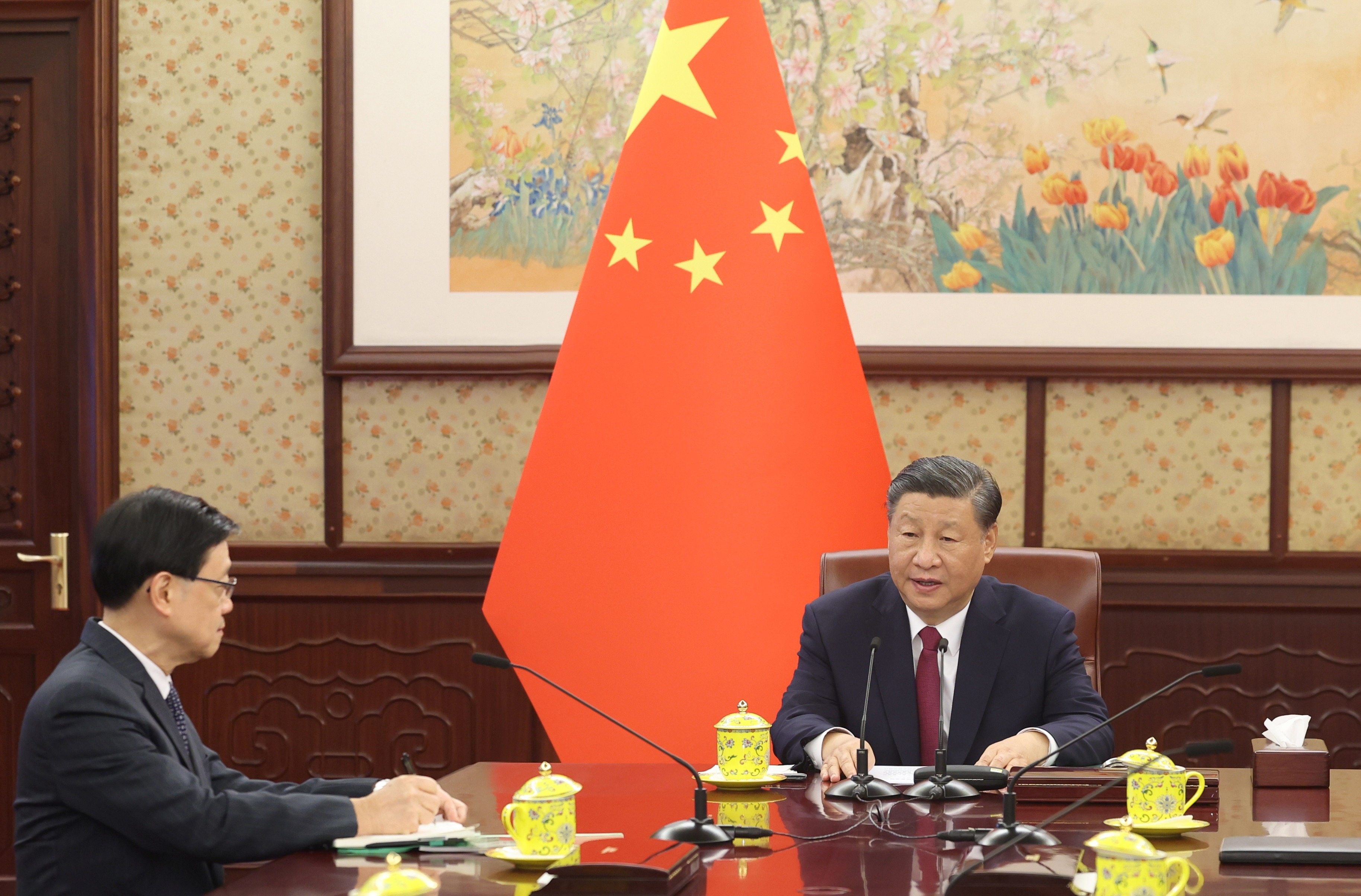 President Xi Jinping (right) meets Chief Executive John Lee in Beijing on Monday. Photo: ISD