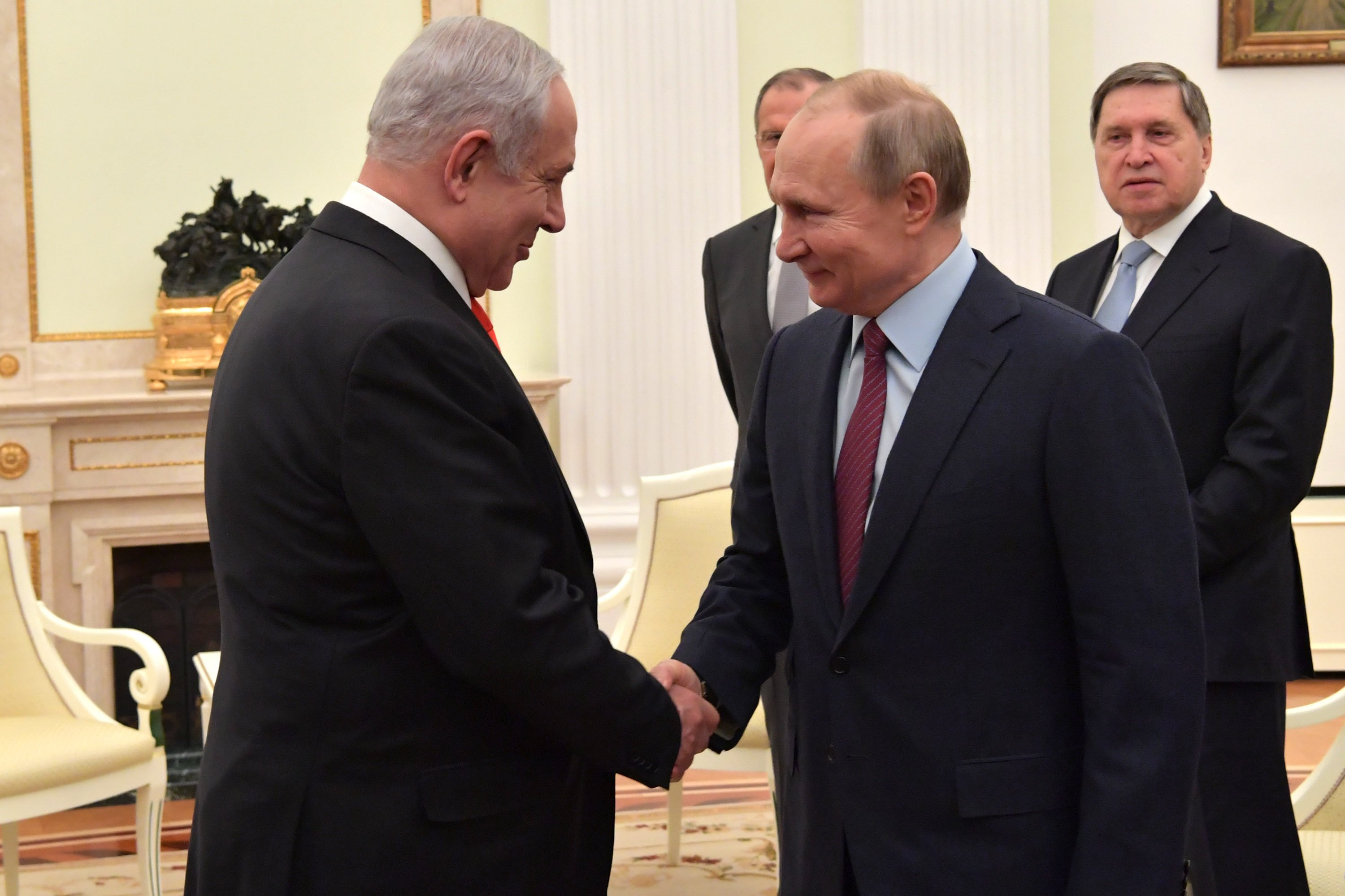 Russian President Vladimir Putin shakes hands with Israeli Prime Minister Benjamin Netanyahu (left) during their meeting in Moscow. File photo: dpa