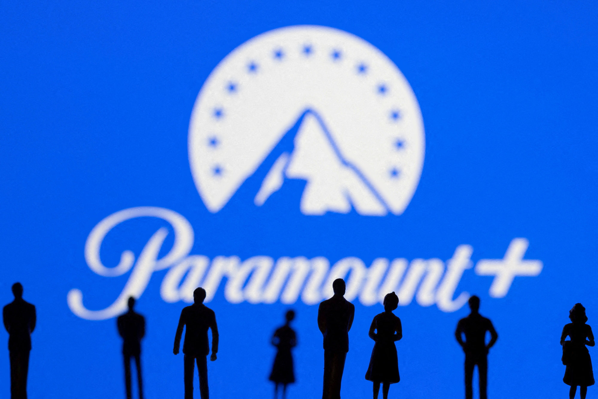 warner bros in talks to merge with paramount global, sources say