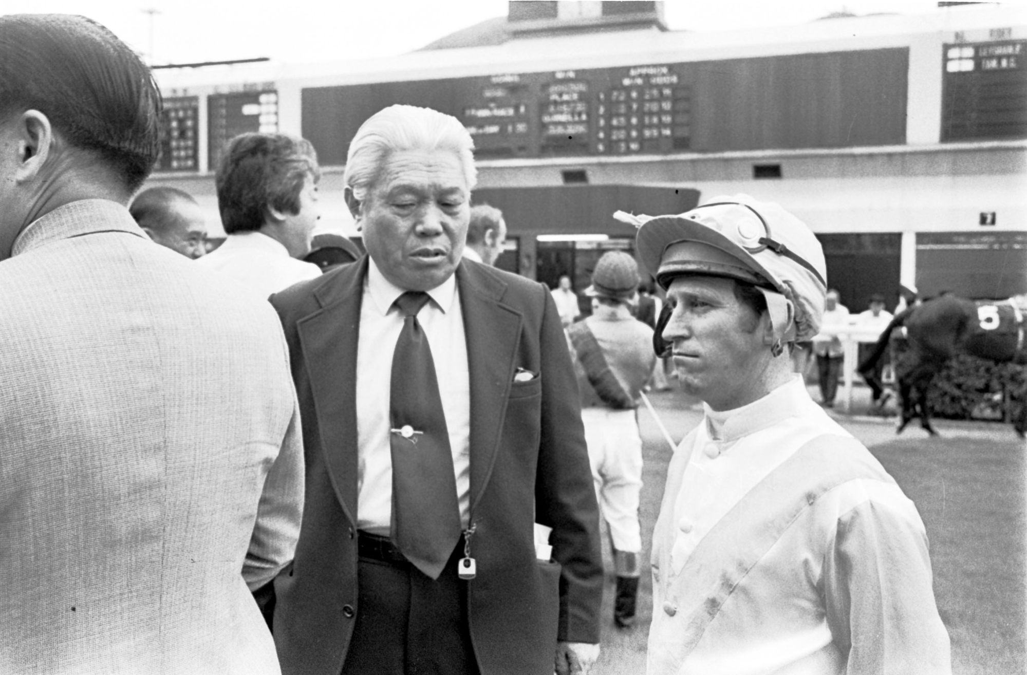 Jerry Ng Chi-lam (left) speaks with Pat Trotter at Sha Tin in 1983. Photo: C.Y. Yu
