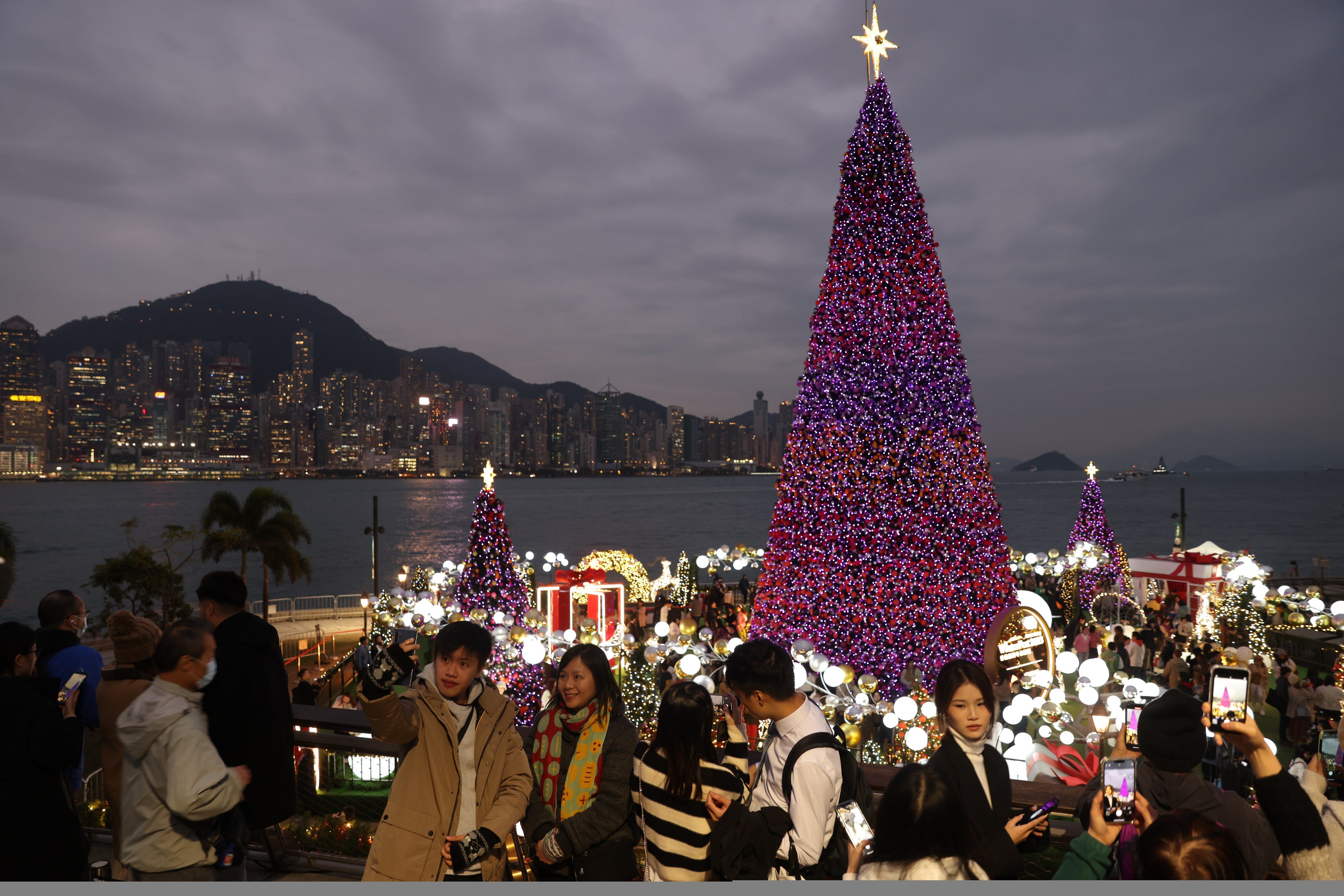 Visitors enjoy the Christmas spirit in the WinterFest 2023 setup at West Kowloon Cultural District. Photo: SCMP/Yik Yeung-man