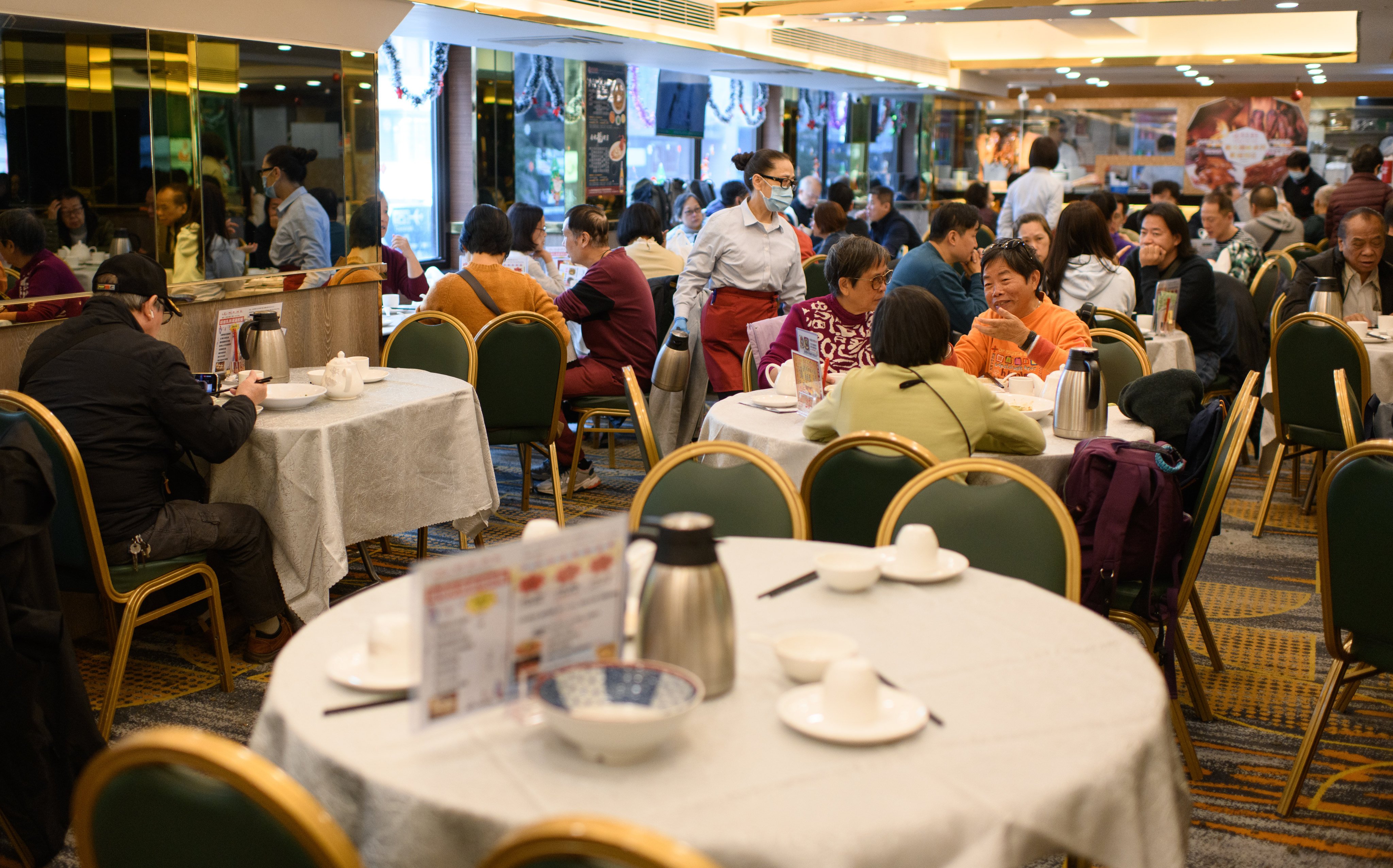 Hongkongers eat out on Christmas Day, even as others head across the border and overseas for the holiday. Photo: Warton Li