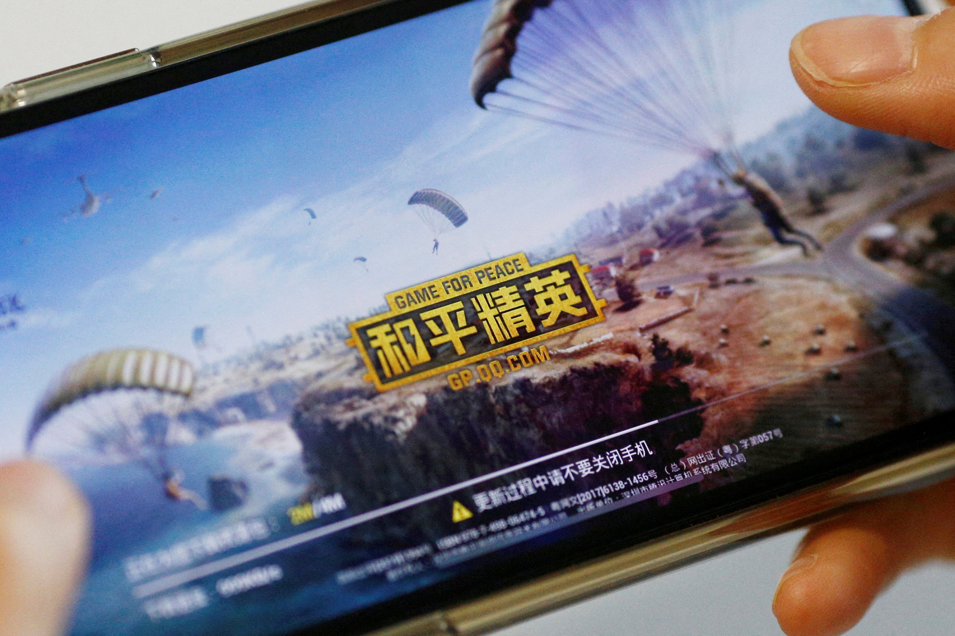 Tencent’s Game for Peace, its mainland China version of PUBG Mobile, seen on a smartphone in this illustration picture taken May 13, 2019. Photo: Reuters