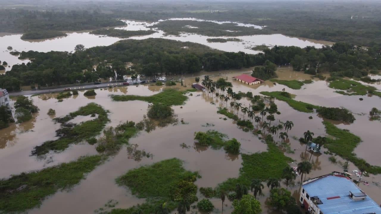 Flooding in Kelantan’s Rantau Panjang town. The meteorological department has warned heavy rains are likely to persist in Kelantan, Terengganu, Pahang and Perak until Wednesday. Photo: Facebook/RantauPanjangPost