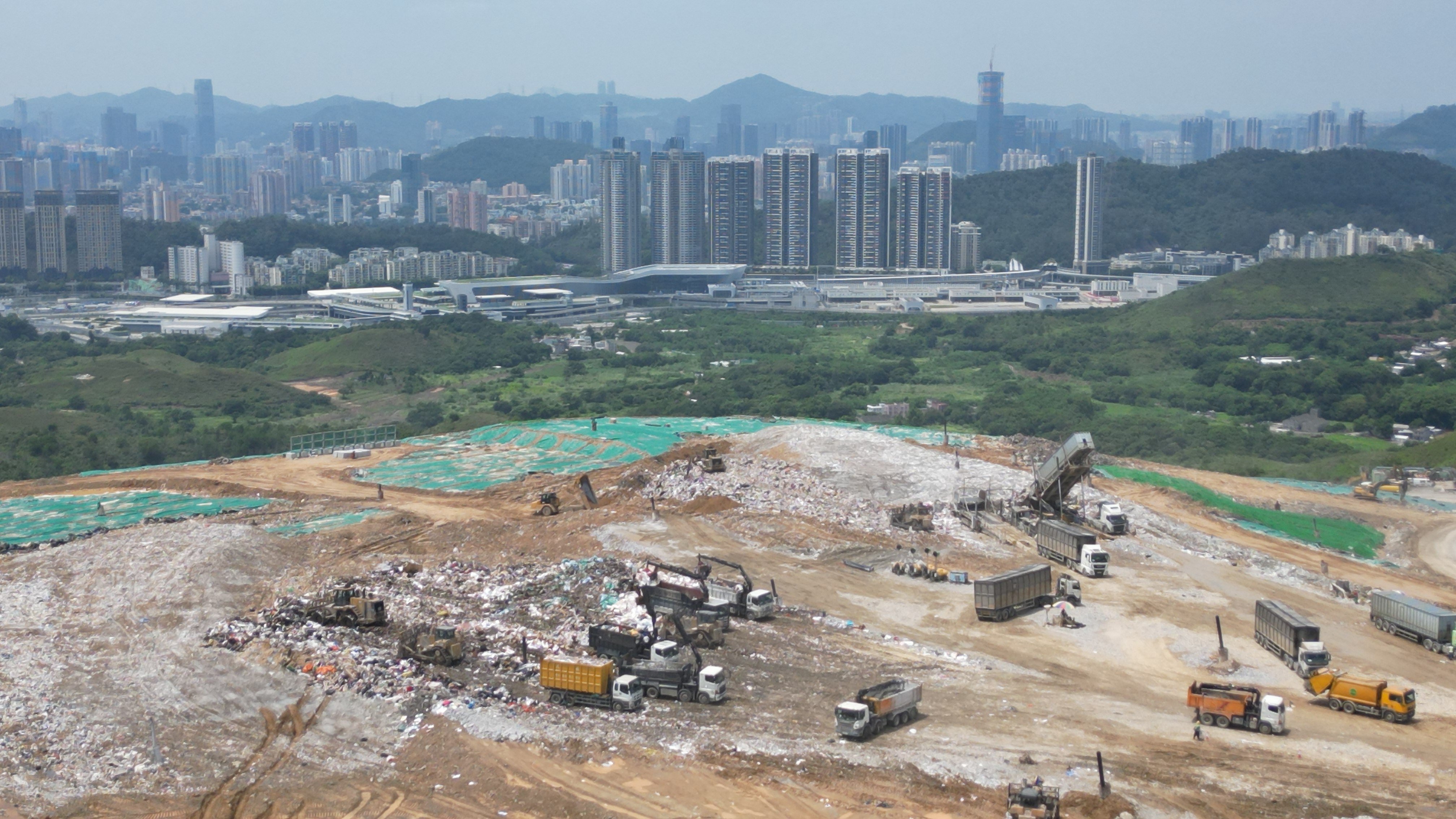 Authorities ordered contractor of North East New Territories Landfill to stop using a garbage tipper after worker’s death. Photo: Felix Wong