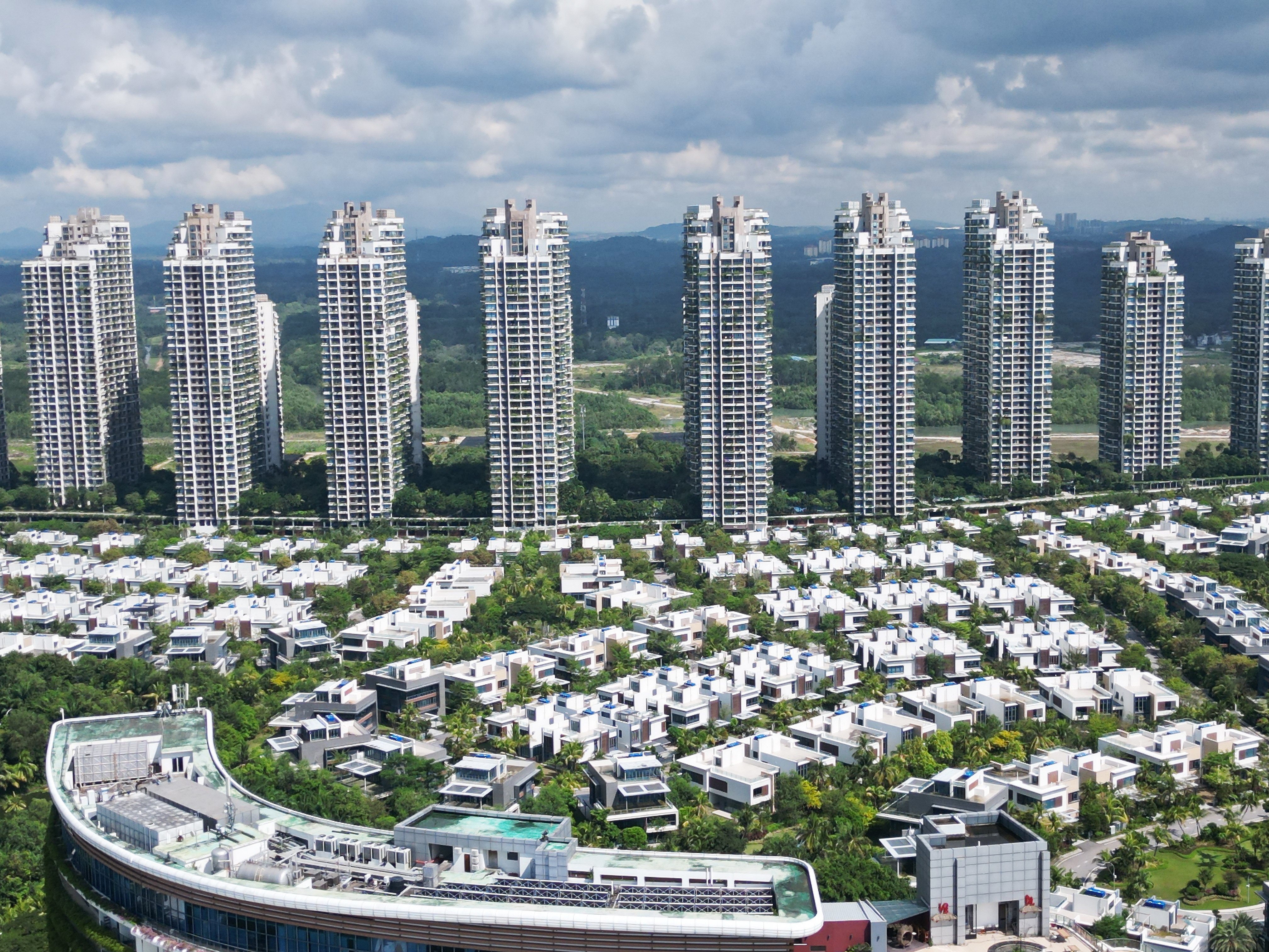 An aerial view of Chinese developer Country Garden’s Forest City development in Johor Bahru, Malaysia. The development had been set a target of housing some 700,000 residents across four reclaimed islands, but is currently only sparsely populated. Photo: EPA-EFE