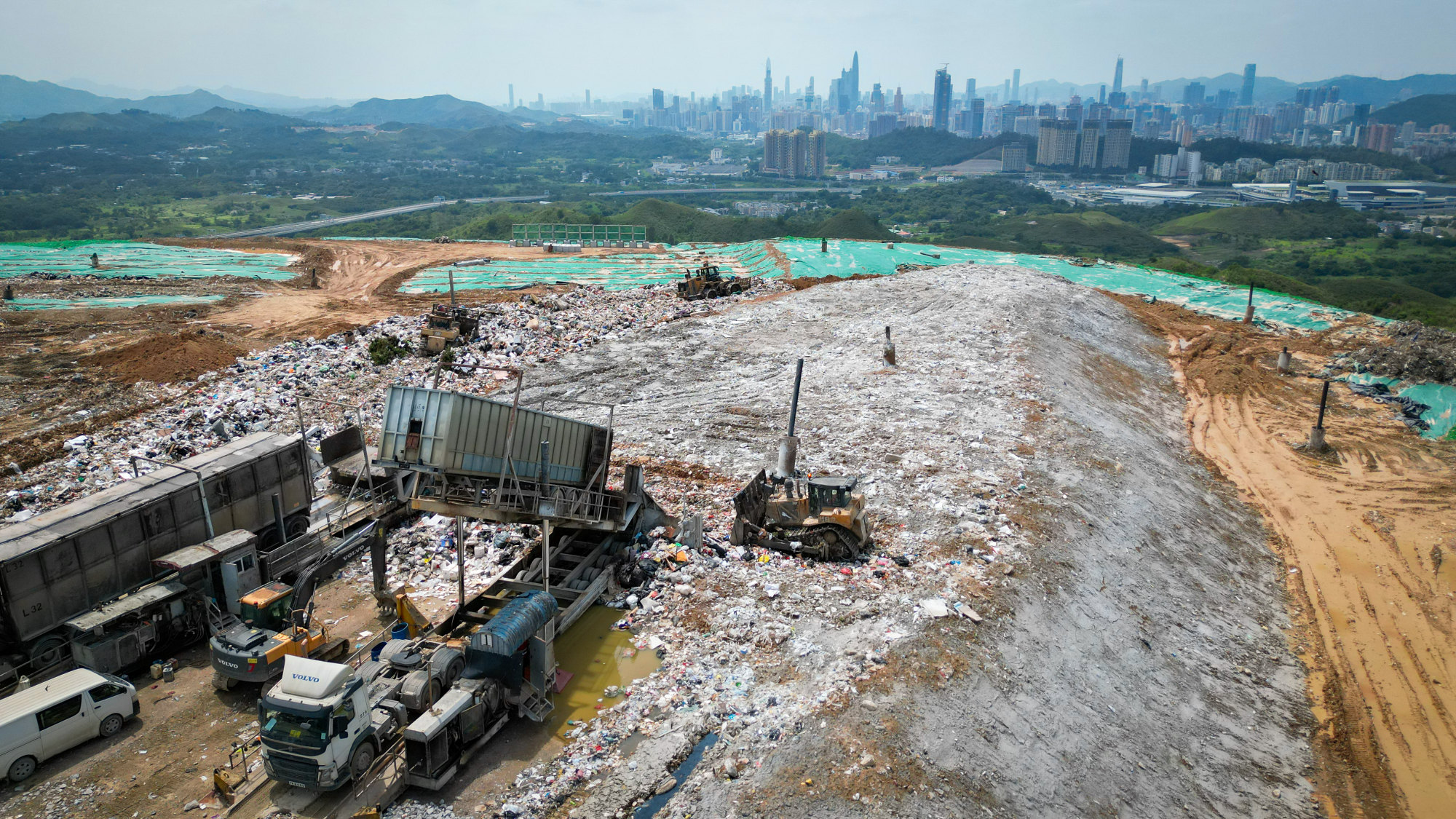 Hong Kong Worker Dies After Being Trapped Under Abandoned Cargo Loader ...