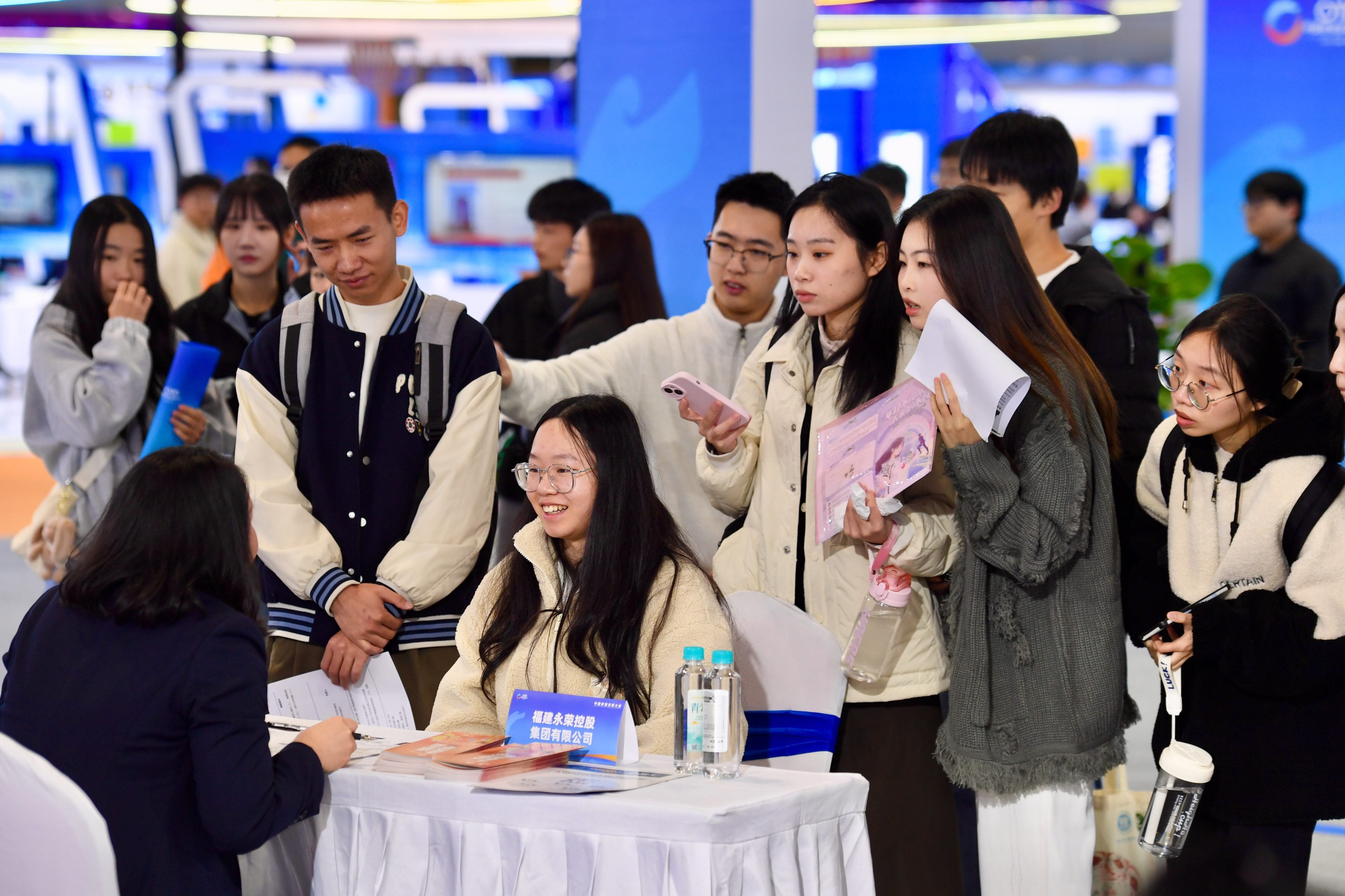 China’s official surveyed urban unemployment rate stood at 5 per cent in November, the lowest level in two years. Photo: Xinhua