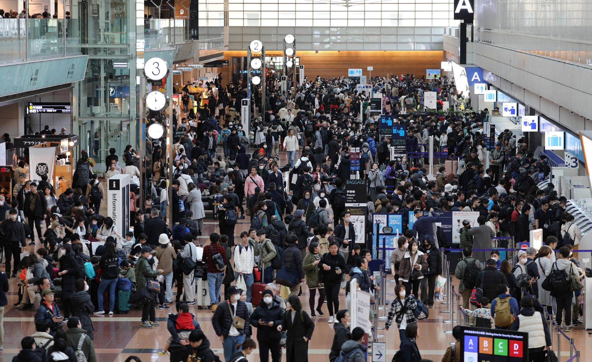 ¿Un error humano provocó un mortal accidente aéreo en Tokio? Japón investiga