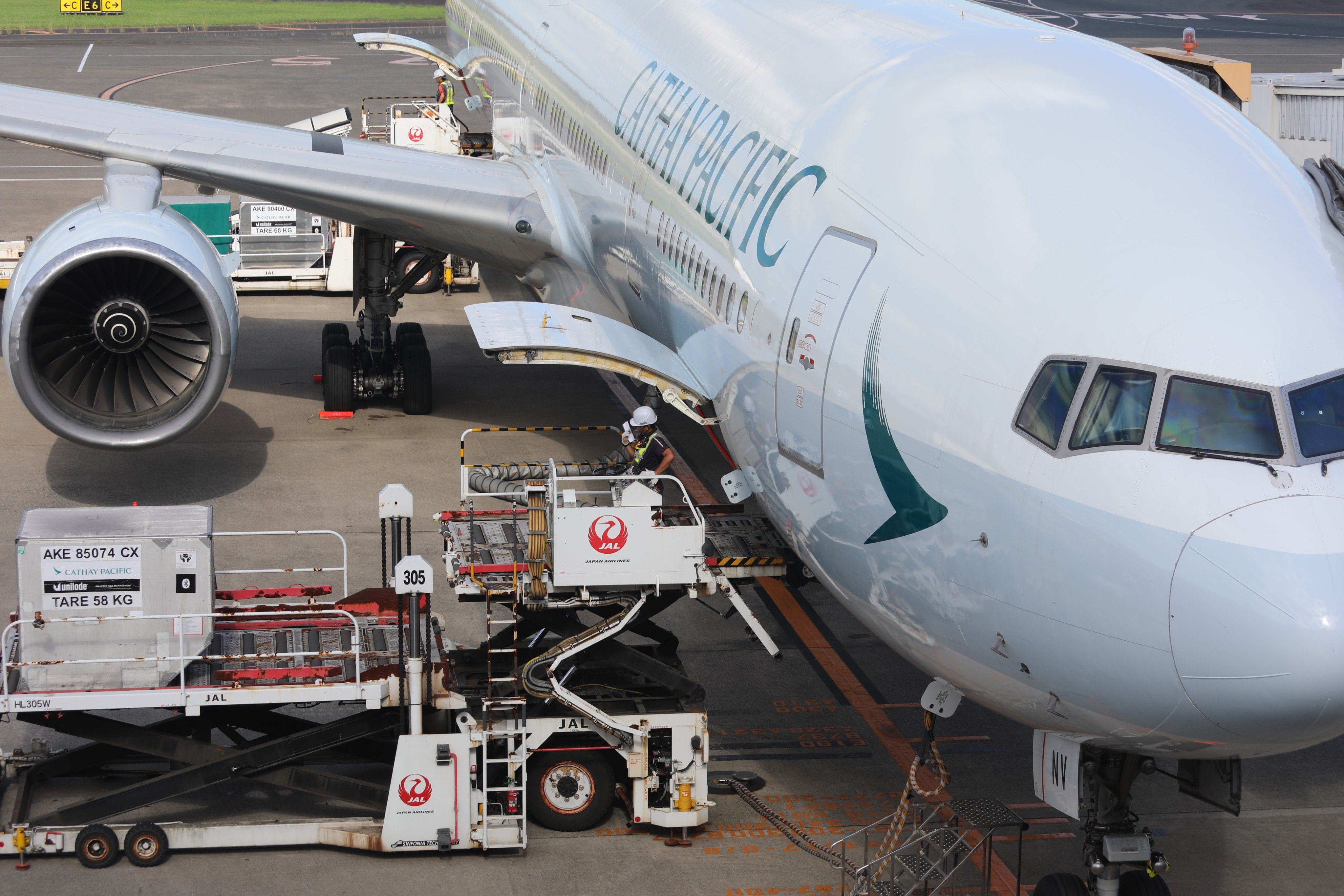 A Cathay Pacific aircraft sits on the tarmac at Narita International Airport in Tokyo. The carrier has said there was a “case of unauthorised access” during the boarding of a flight last month. Photo: Shutterstock 