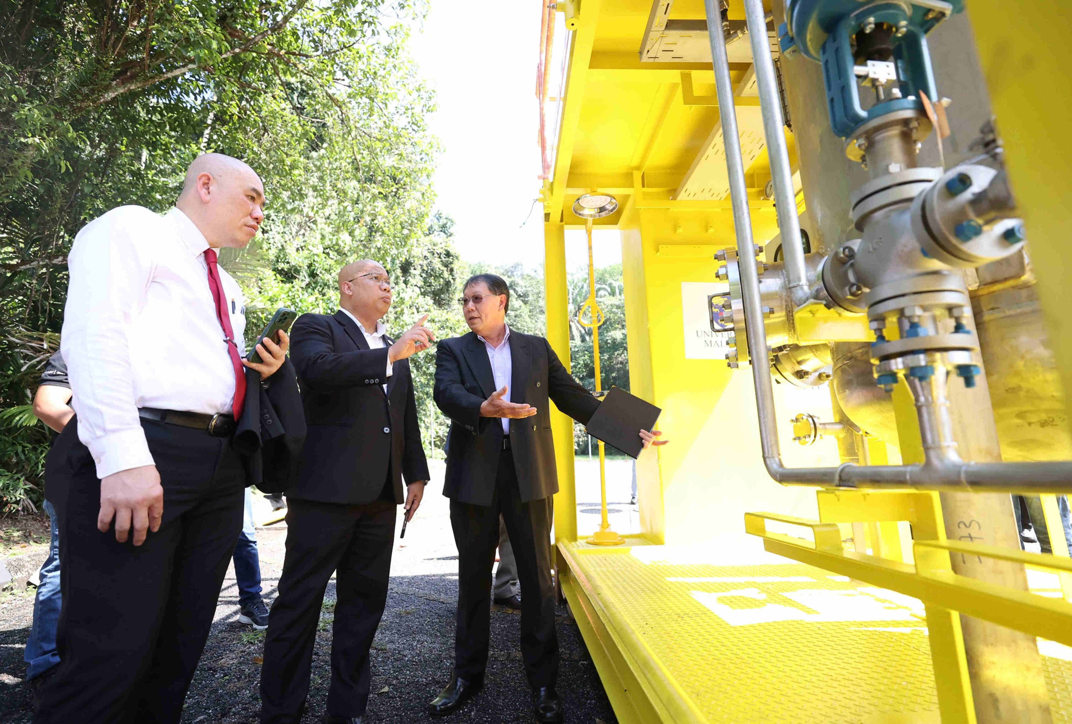 Universiti Malaya in collaboration with EPRO Advance Technology is introducing the world’s first silicon-fuelled hydrogen genset on its campus. Photo: Facebook/@Universiti Malaya