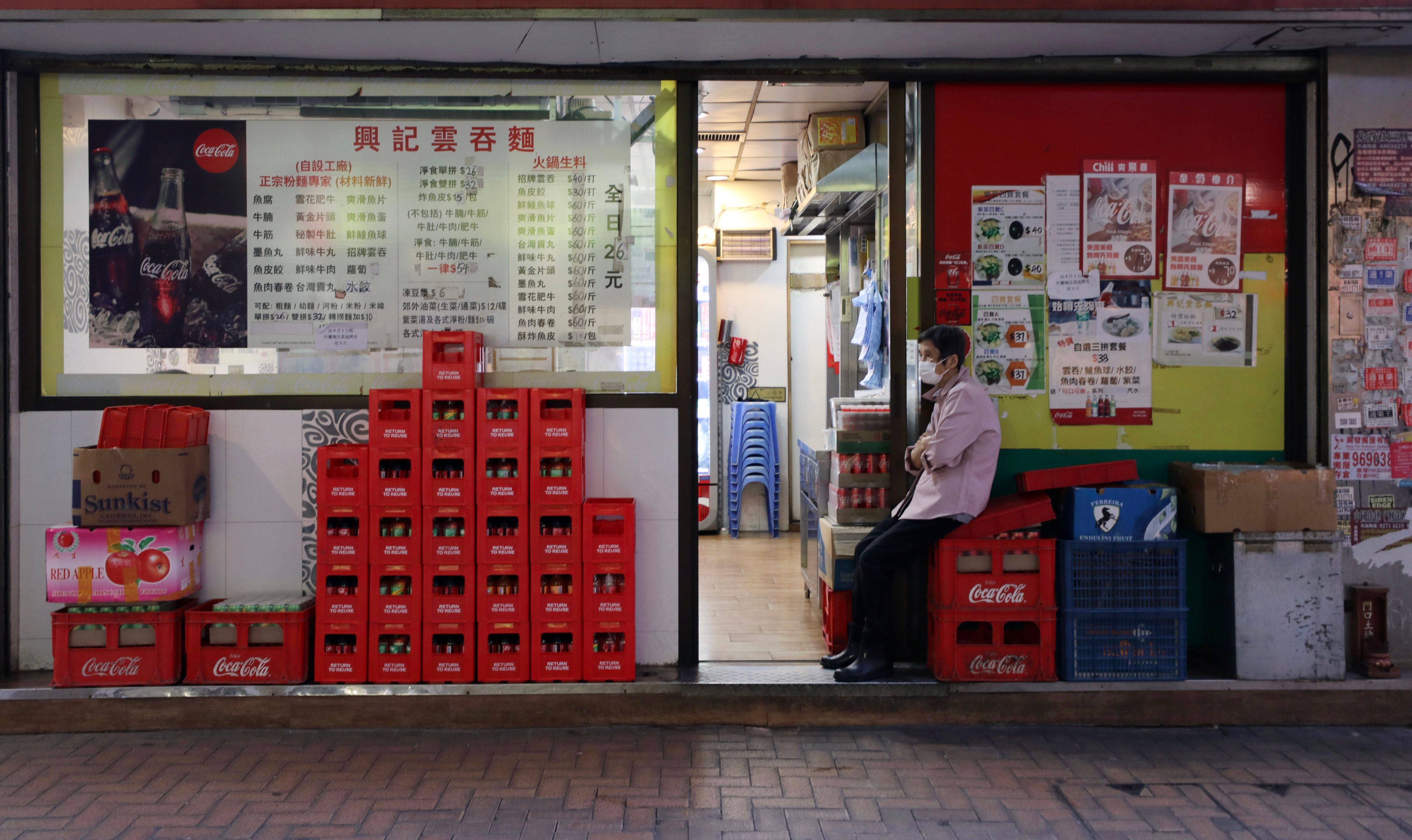 Restaurants are feeling the pinch with a growing trend of Hongkongers heading across the border to spend. Photo: Xiaomei Chen