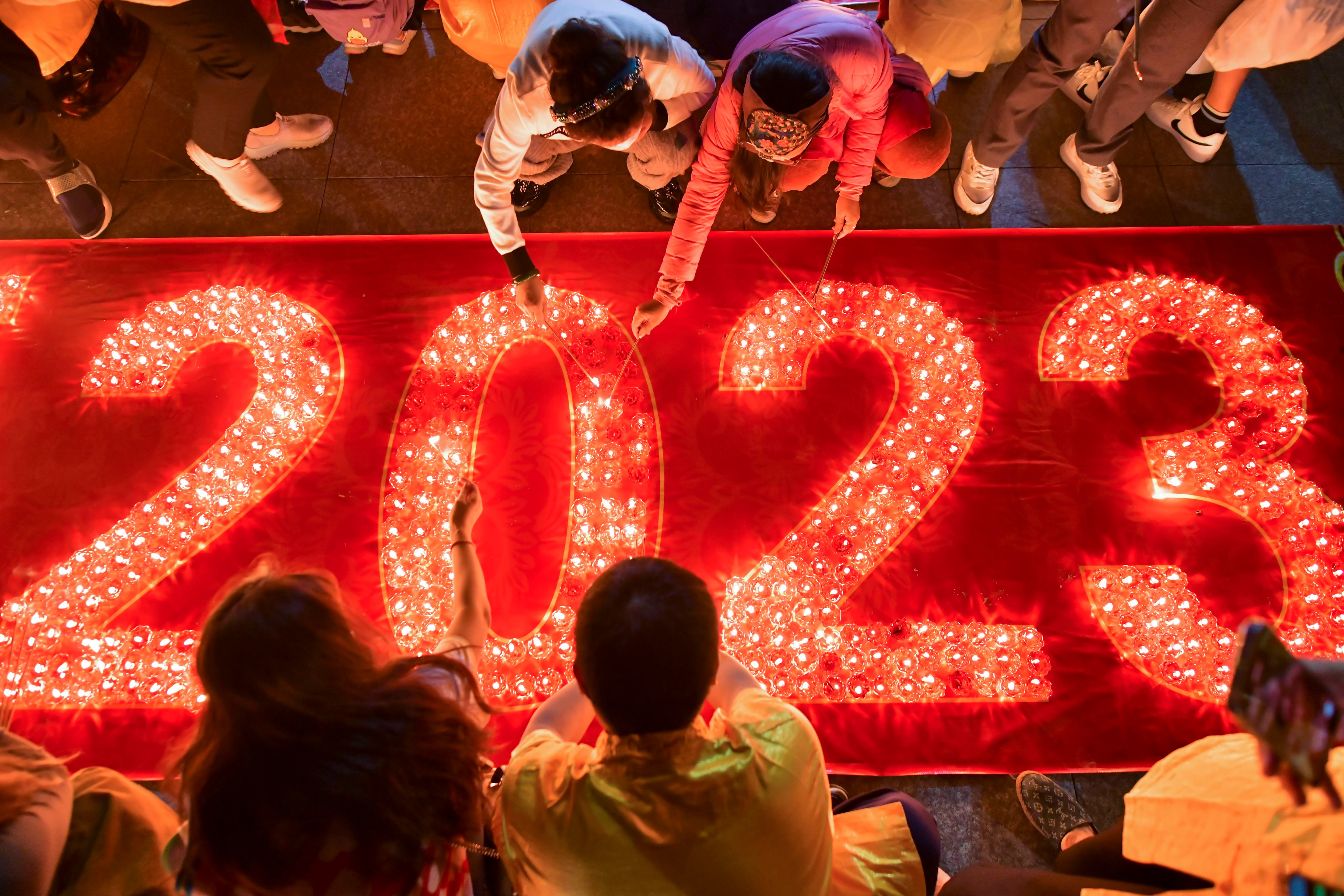 People light candles  to greet New Year’s Day on December 31, 2022 in Sanya, Hainan province, China. Photo: Getty Images