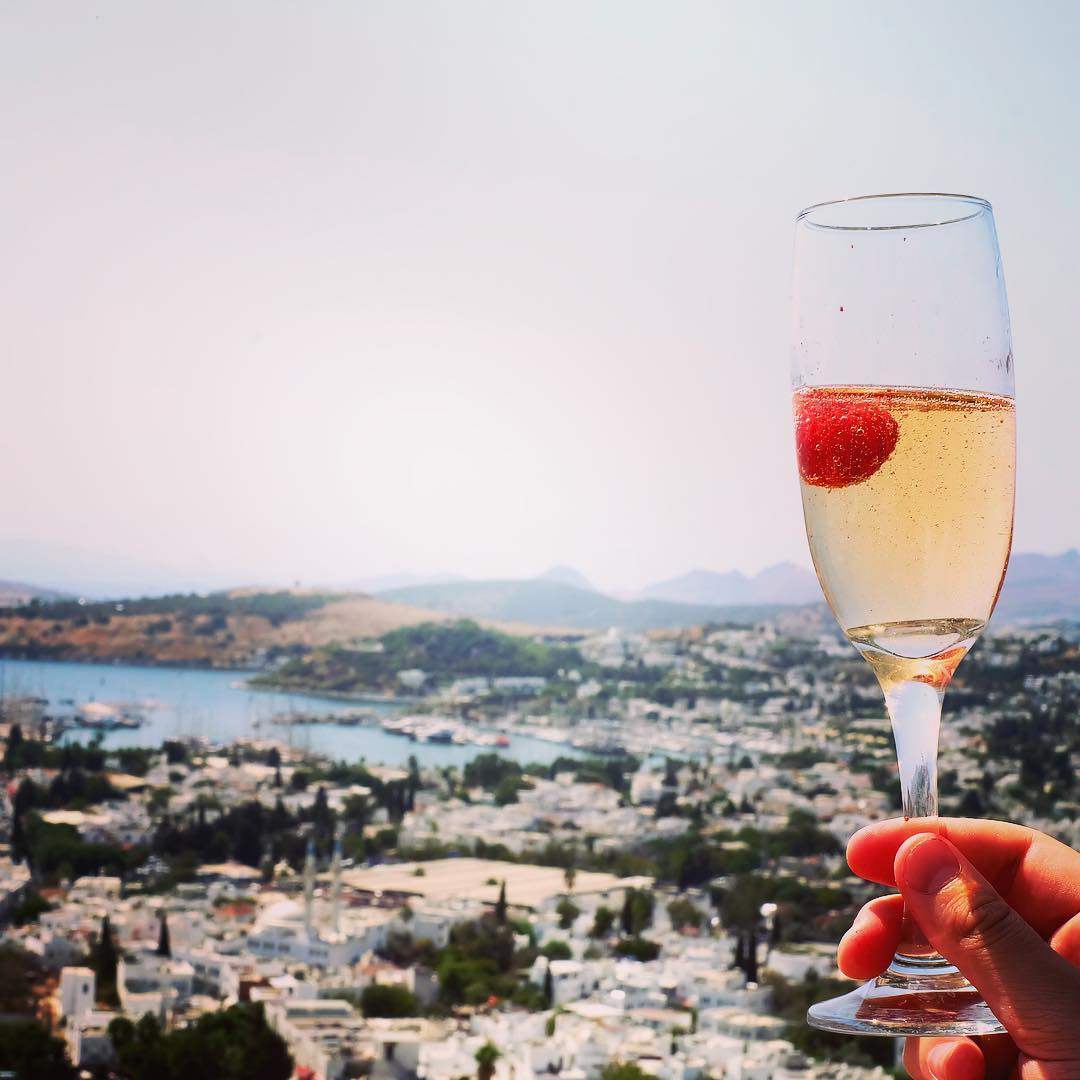 Turkish winery Vinkara has been making sparkling wine since 2009, and its Yasasin (above), made with a grape dubbed the ‘Turkish pinot noir’, won a medal in France for the world’s best sparkling wine in 2020. Photo: Instagram / @vinkarawines 
