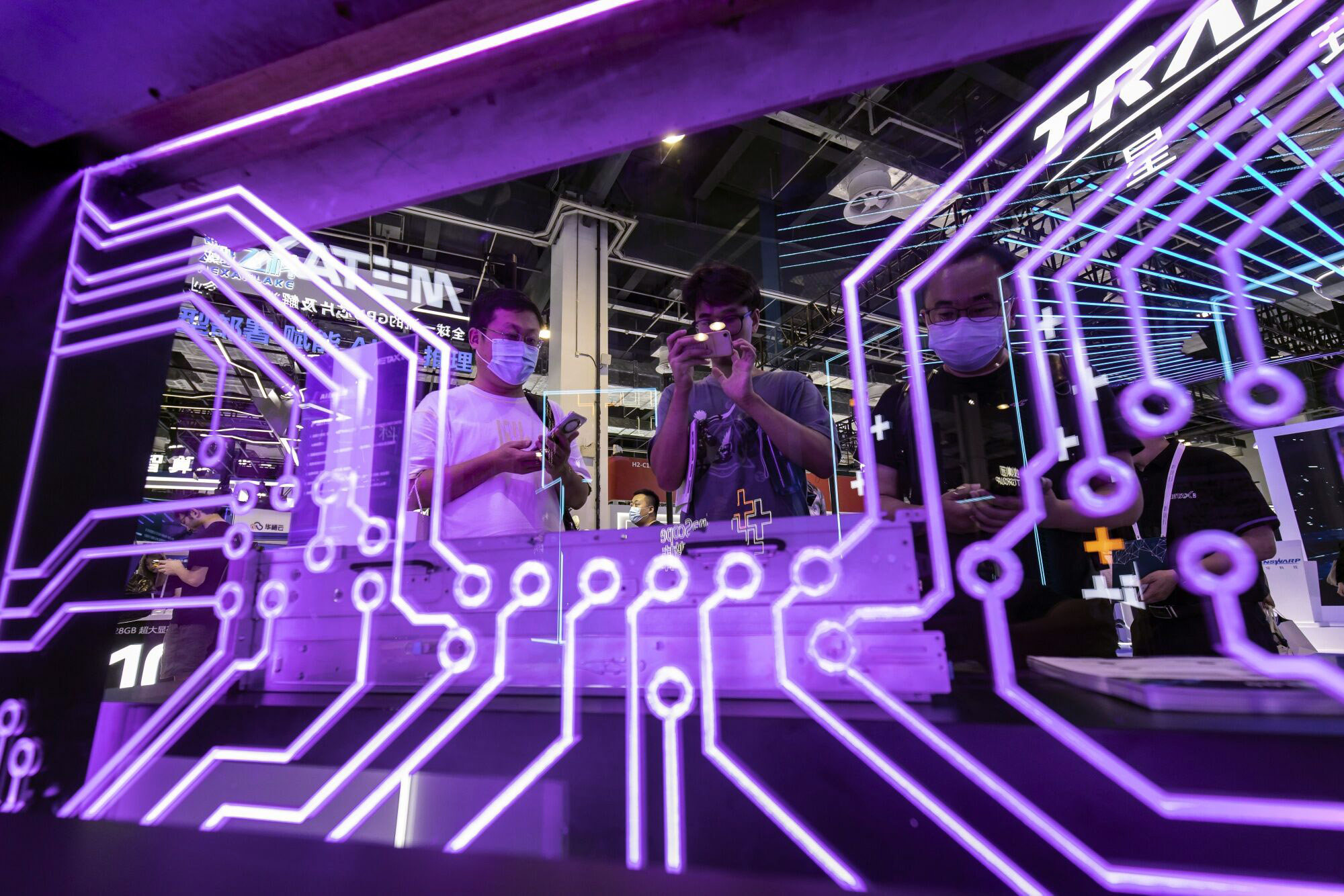 Beijing has directed several agencies to “thoroughly implement” the Eastern Data and Western Computing project and speed up construction of a nationwide integrated computing power network to help boost the country’s digital economy. Photo: Bloomberg