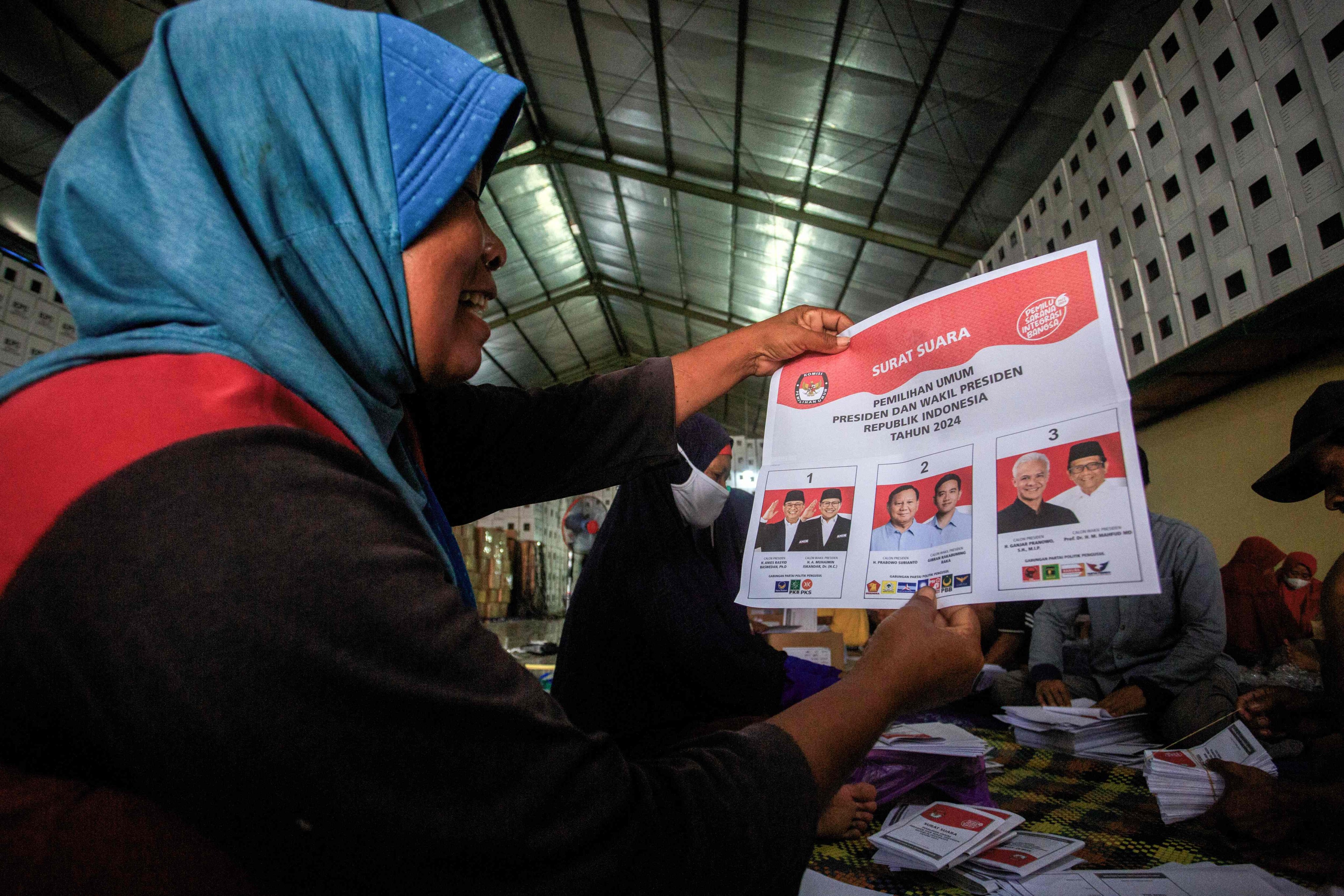 A worker shows a ballot paper for the Indonesian presidential election in Bantul. There are around 250,000 Indonesians in Singapore. Photo: AFP