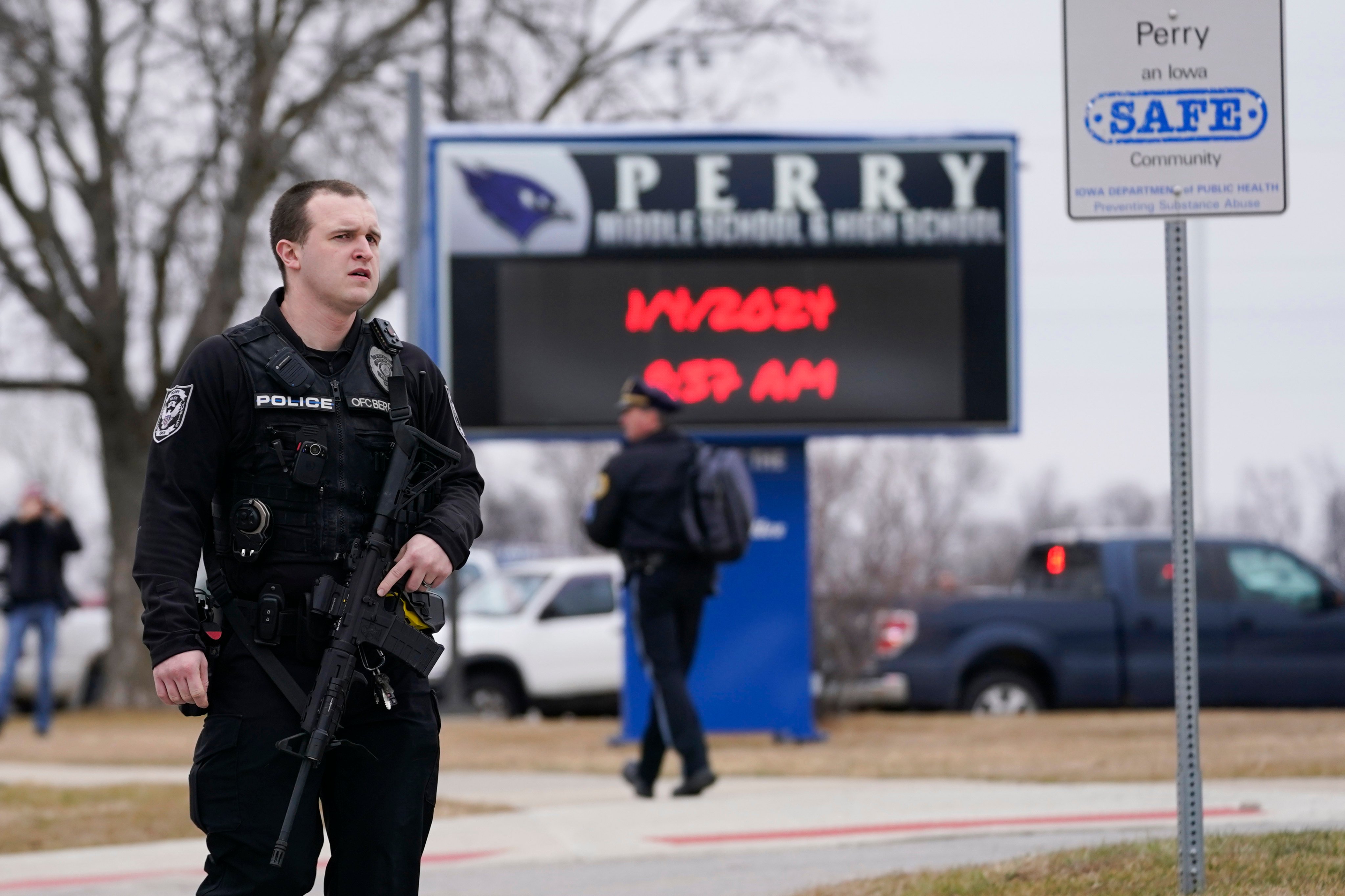 Police at the scene of the shooting in Perry, Iowa. Photo: AP