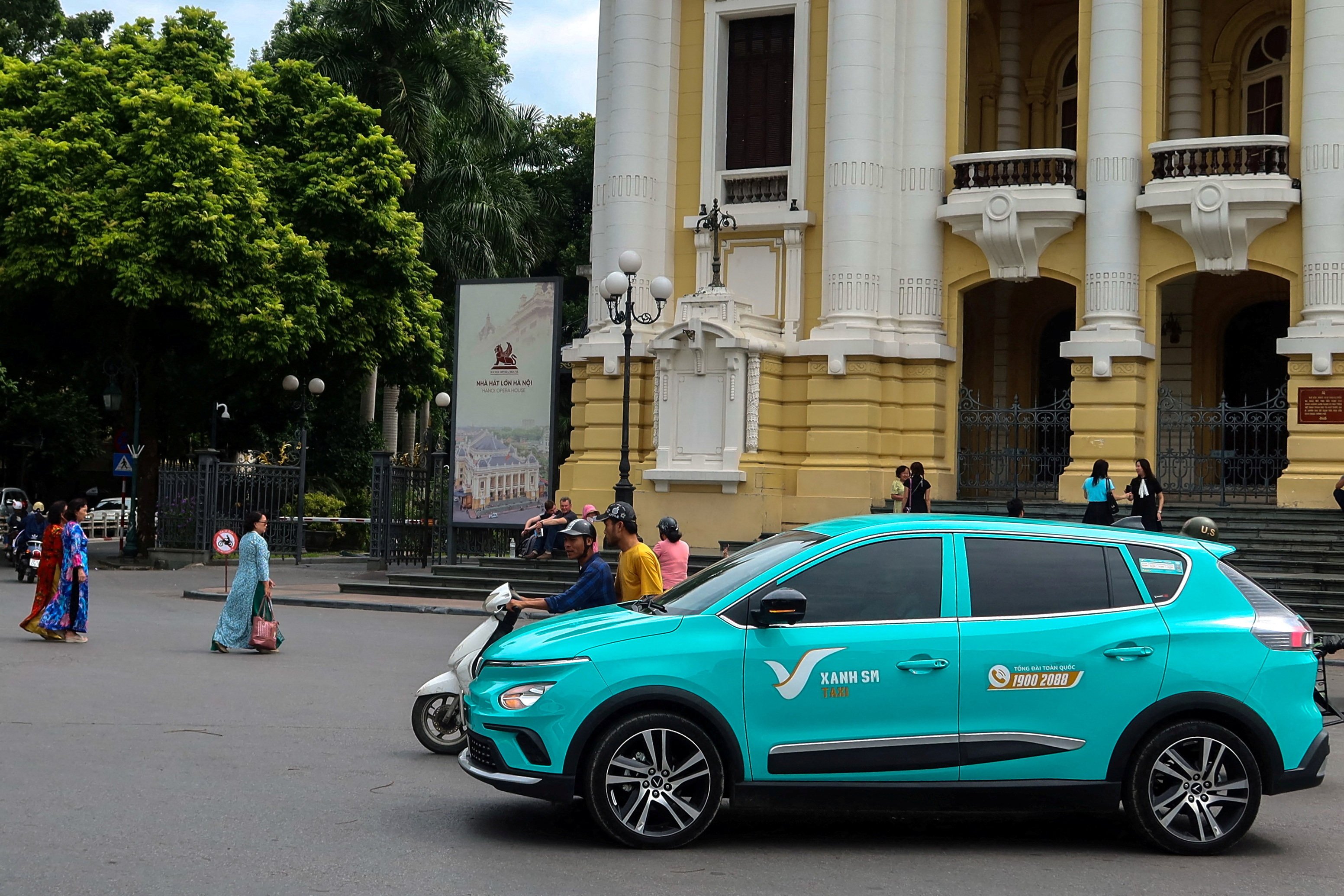 A VinFast electric taxi operated by Vietnam-based fleet operator Green SM in Hanoi, Vietnam, in October 2023. Photo: Reuters