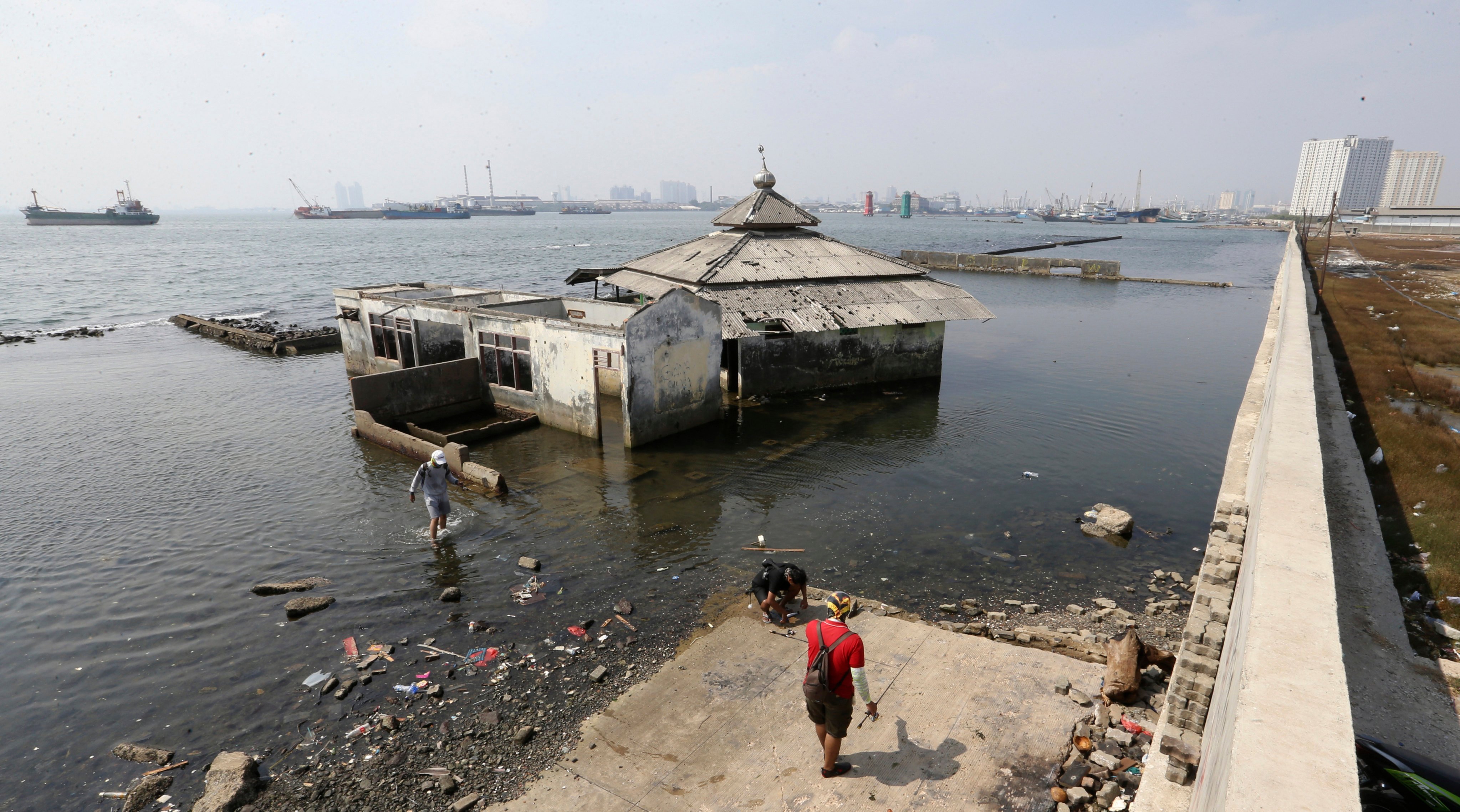 Indonesia revives US$10.5 billion 40-year plan to build sea wall to keep  sinking Jakarta afloat | South China Morning Post
