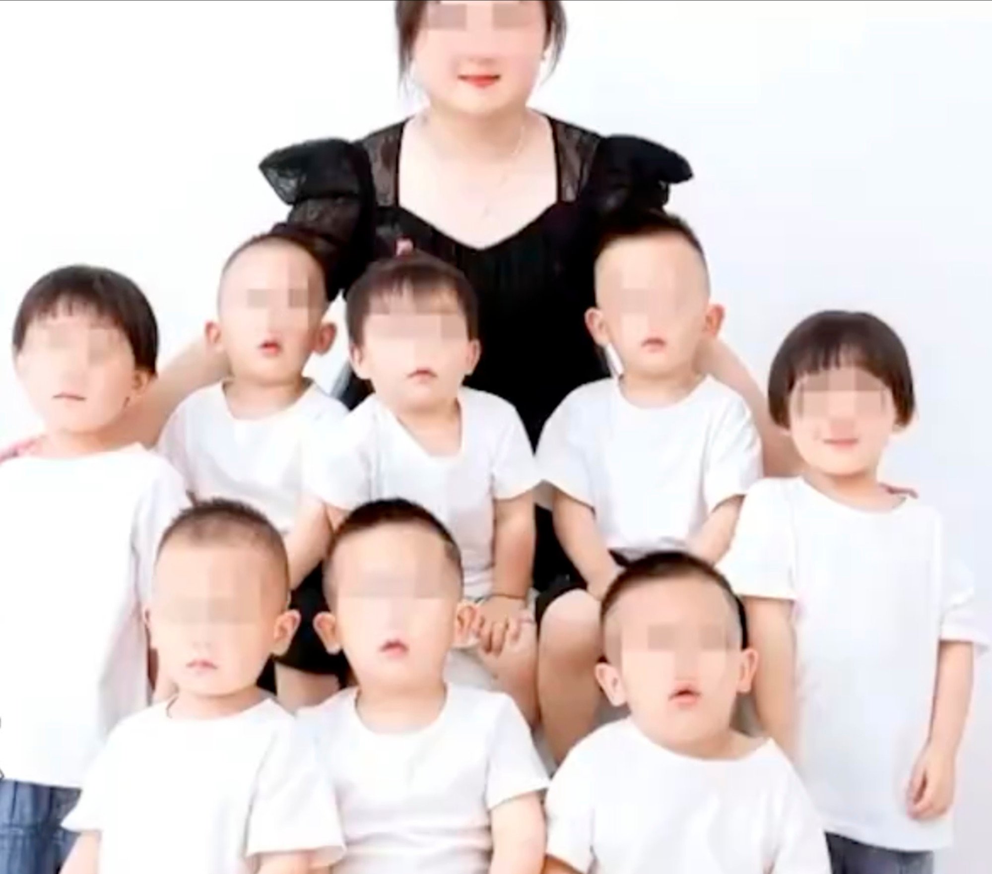 All eight children, five sons and three daughters, were born to a surrogate mother in the United States. Photo: Baidu