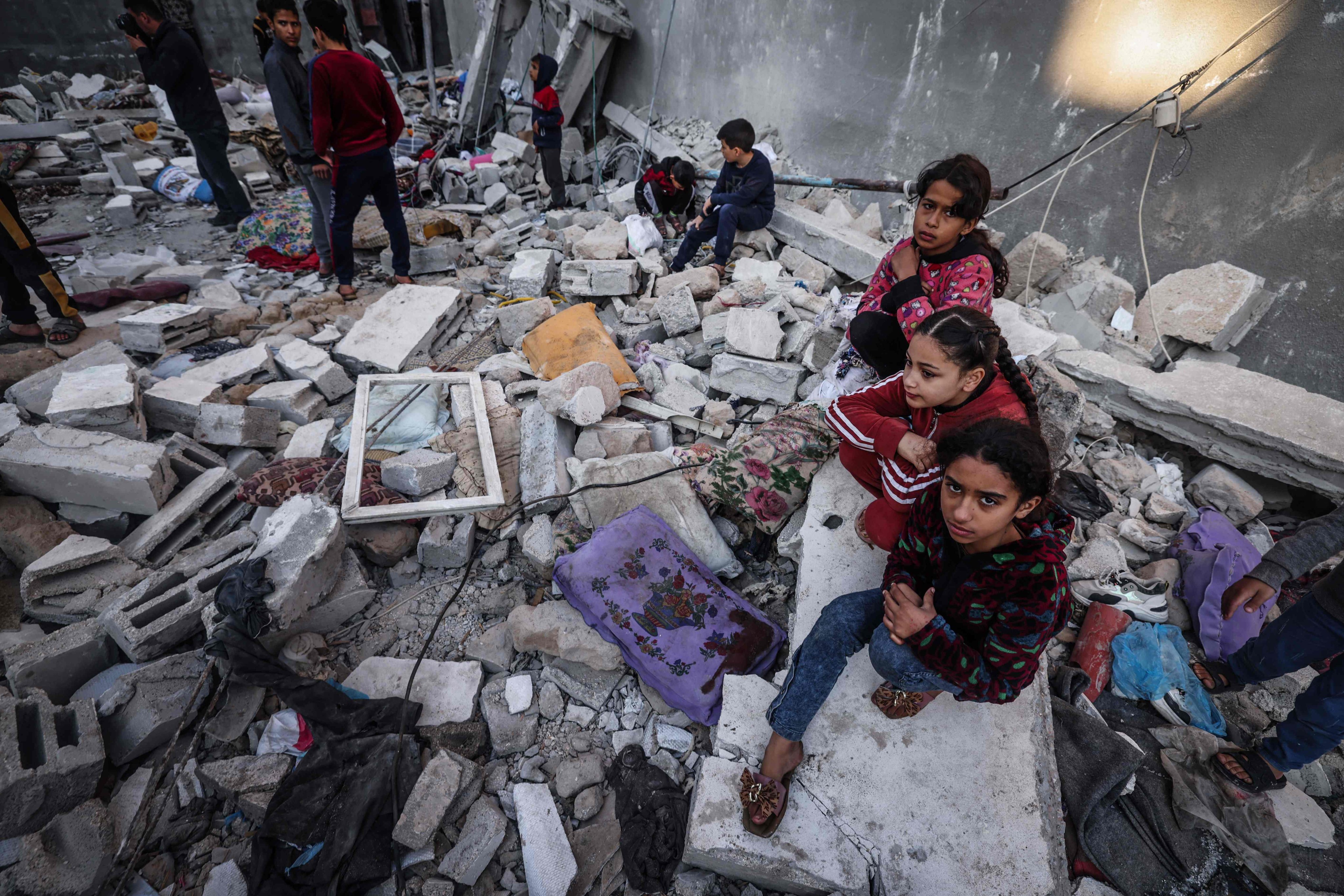 Children sit on the rubble after Israel’s bombardment in Rafah on the southern Gaza Strip on December 29, 2023. Photo: AFP