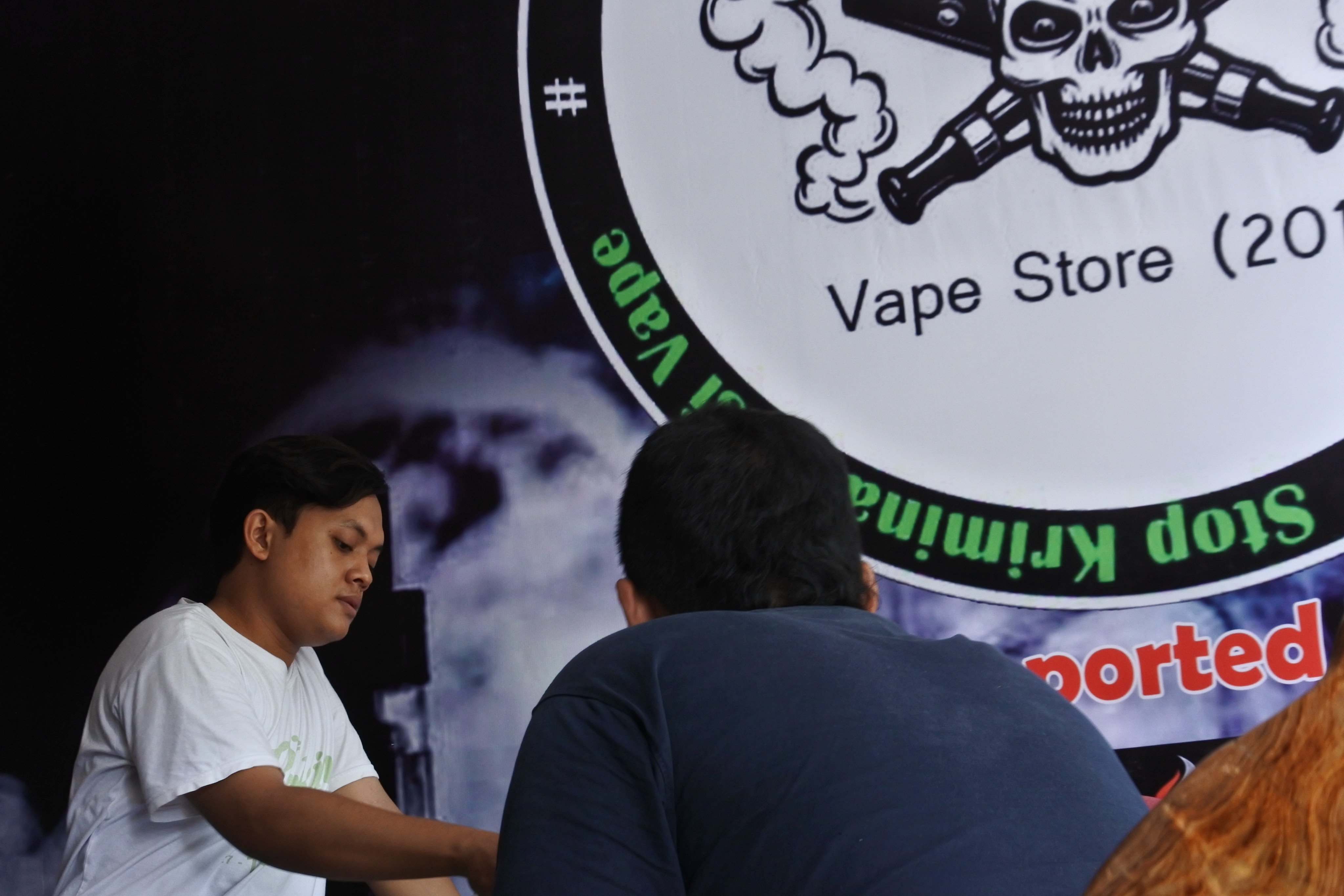 People at a vape and e-cigarette sales kiosk in Java, Indonesia. Photo: Shutterstock 