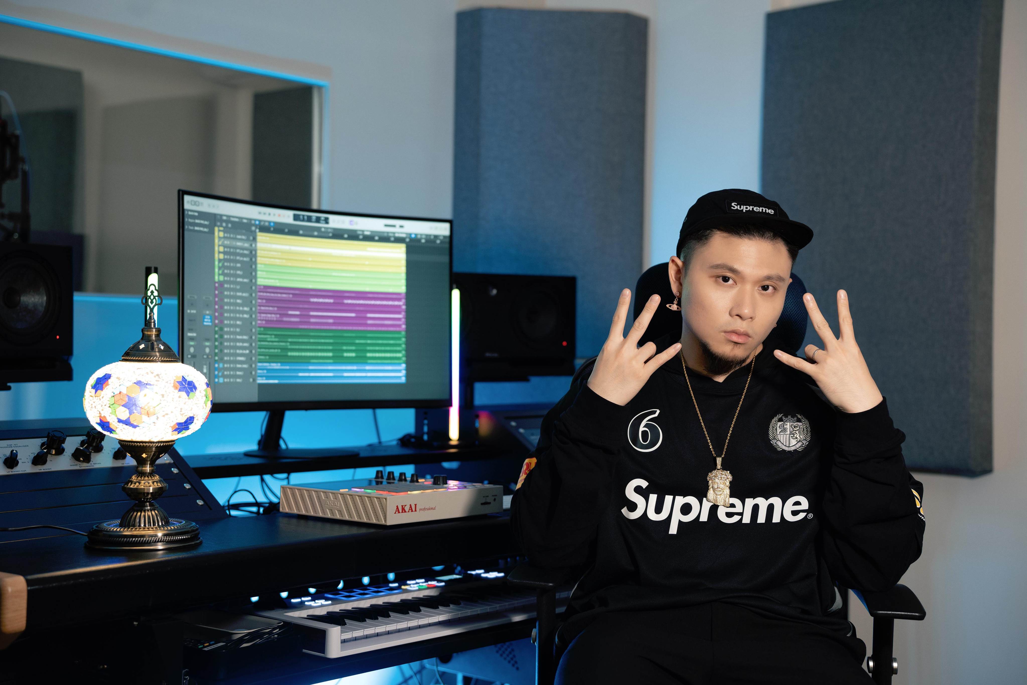 Busy Hong Kong singer, songwriter and producer JNYBeatz (above) talks about crossing genres and inspiring new producers in his latest project, Vision Music, Hong Kong’s first beatmaking school. Photo: JNYBeatz