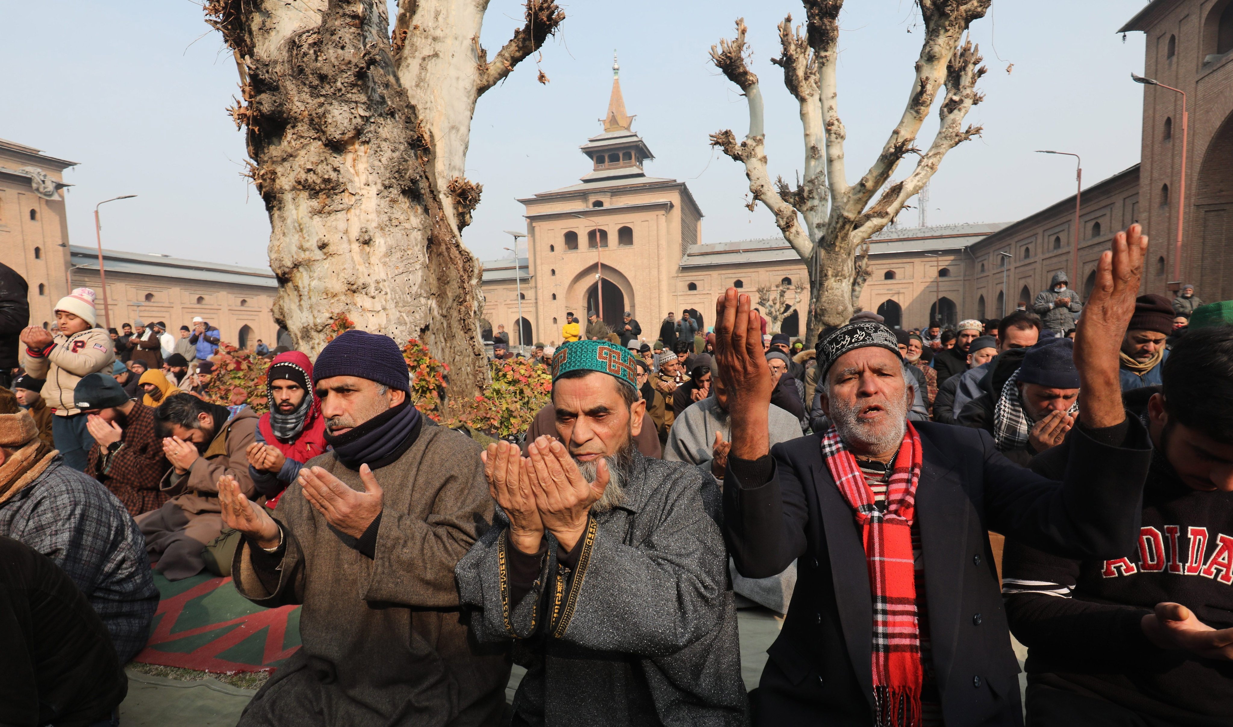 Muslims offer prayers at Kashmir’s central mosque in Srinagar, the summer capital of Indian Kashmir. Photo: EPA-EFE