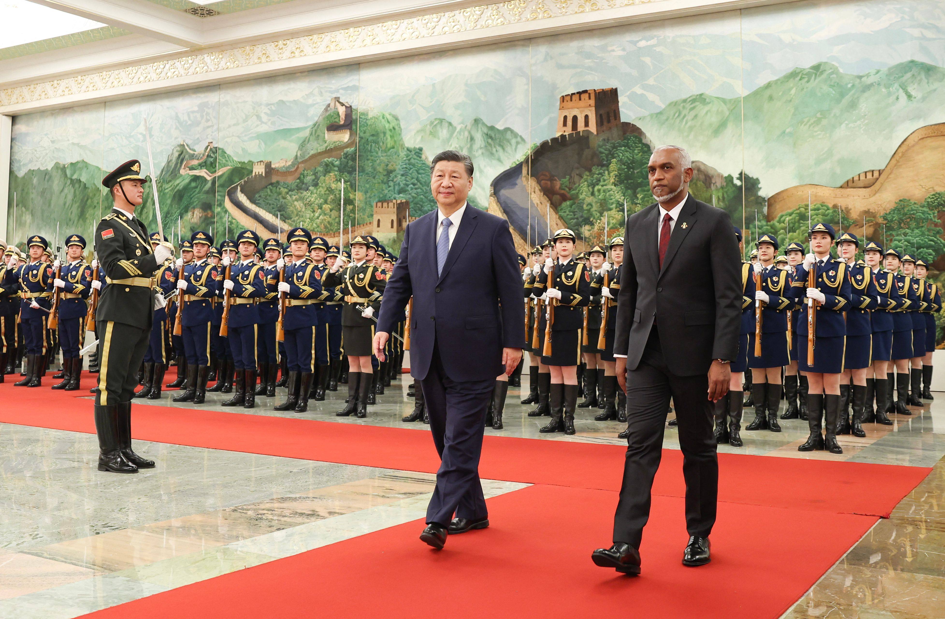 Maldives’ President Mohamed Muizzu (right) and Chinese President Xi Jinping at a welcome ceremony in Beijing on January 10. Photo: AFP