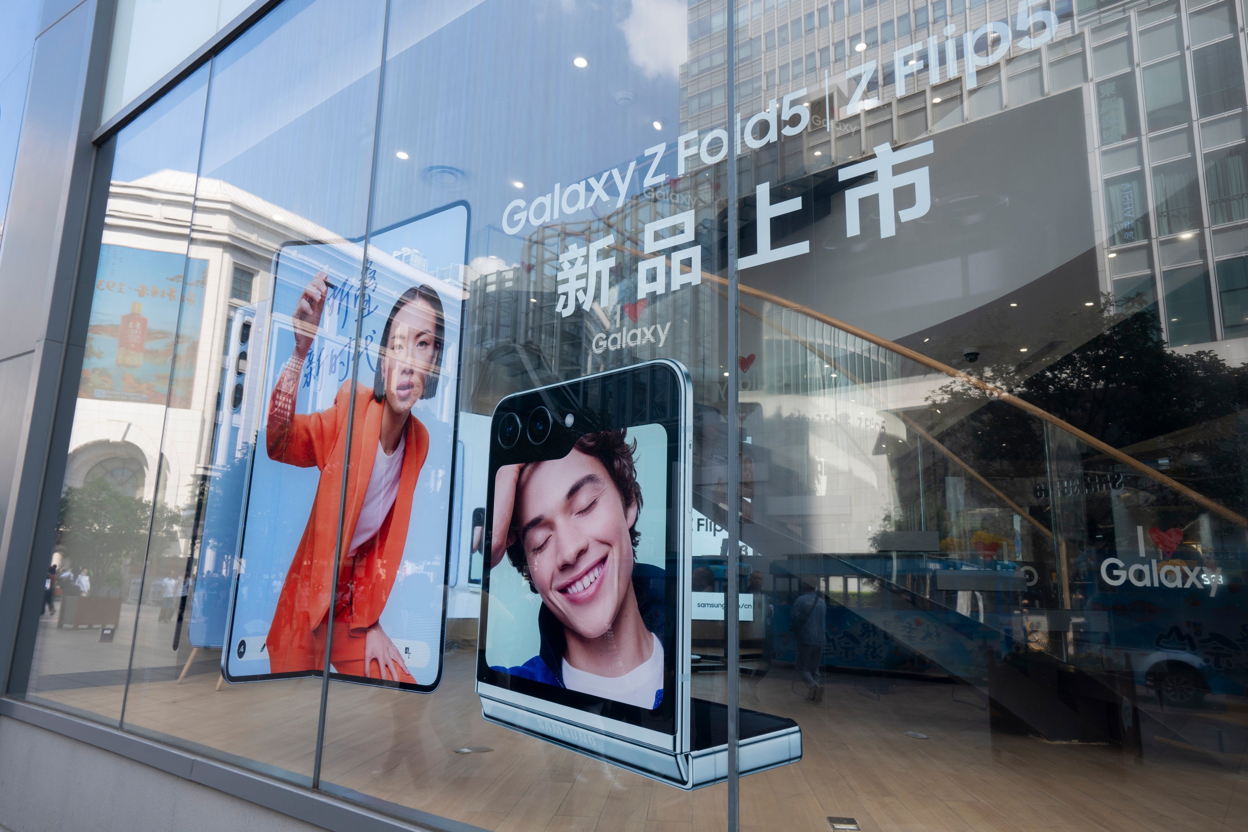 Samsung Electronics’ Galaxy Z Fold5 and Z Flip5 3D foldable smartphone displays are seen at the company’s flagship store in Shanghai on October 23, 2023. Photo: Shutterstock