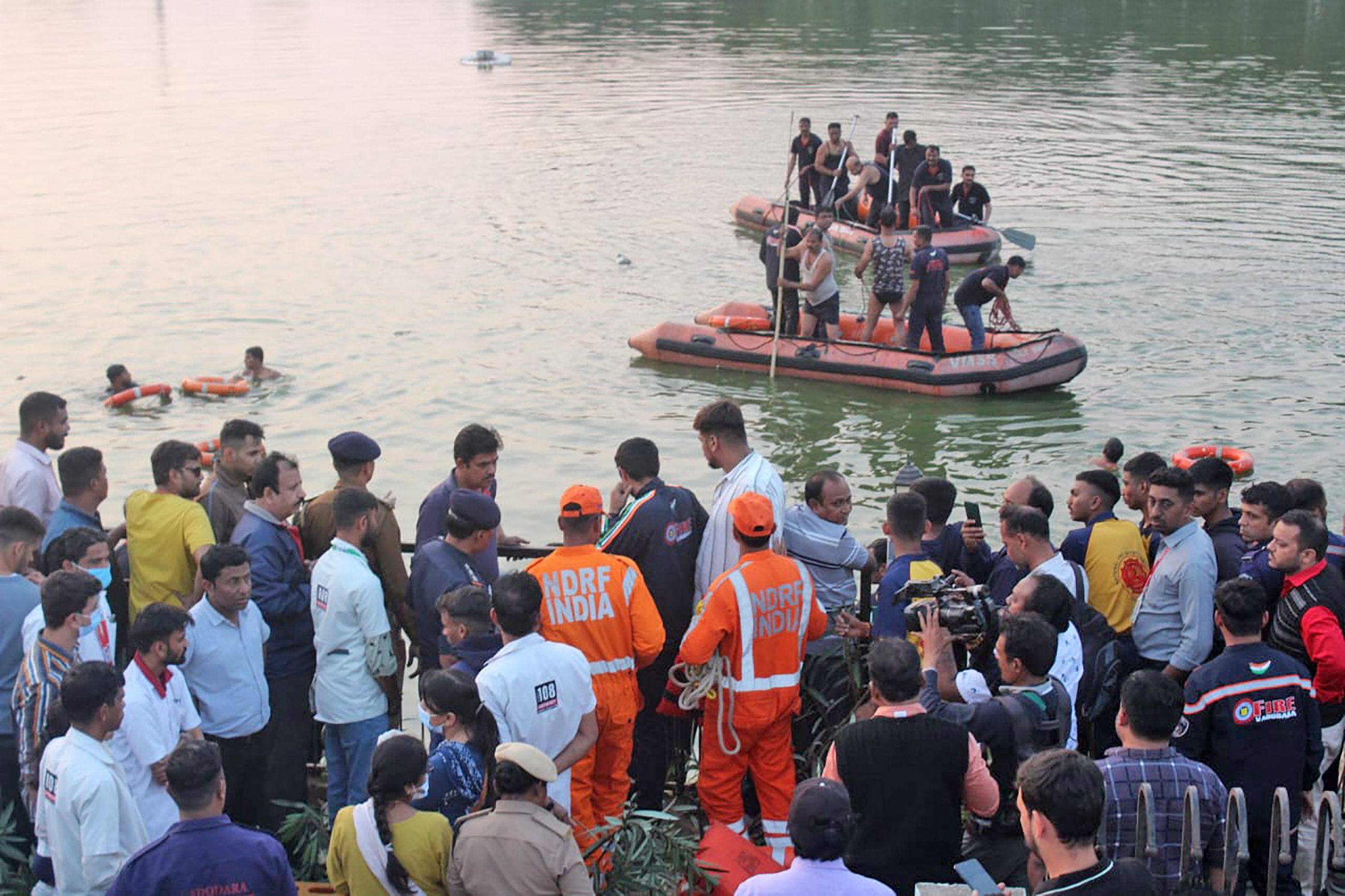 Members of Vadodara Fire and Emergency Services conduct a search and rescue mission after a boat capsized at Harni Lake in Vadodara, Gujarat, India on Thursday. Photo: AFP)