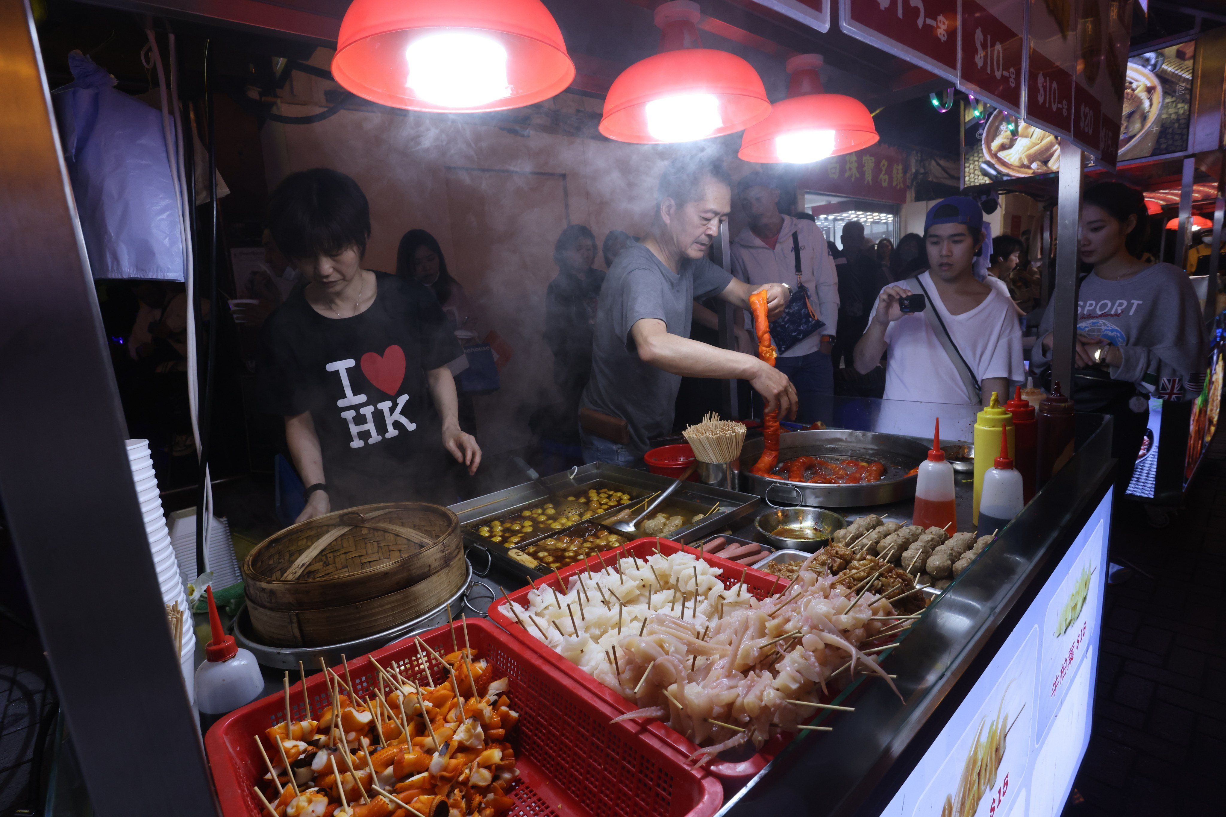 A food stall at Temple Street. An evening market was set up at the tourist attraction as part of the government’s “Night Vibes” campaign. Photo: Jonathan Wong