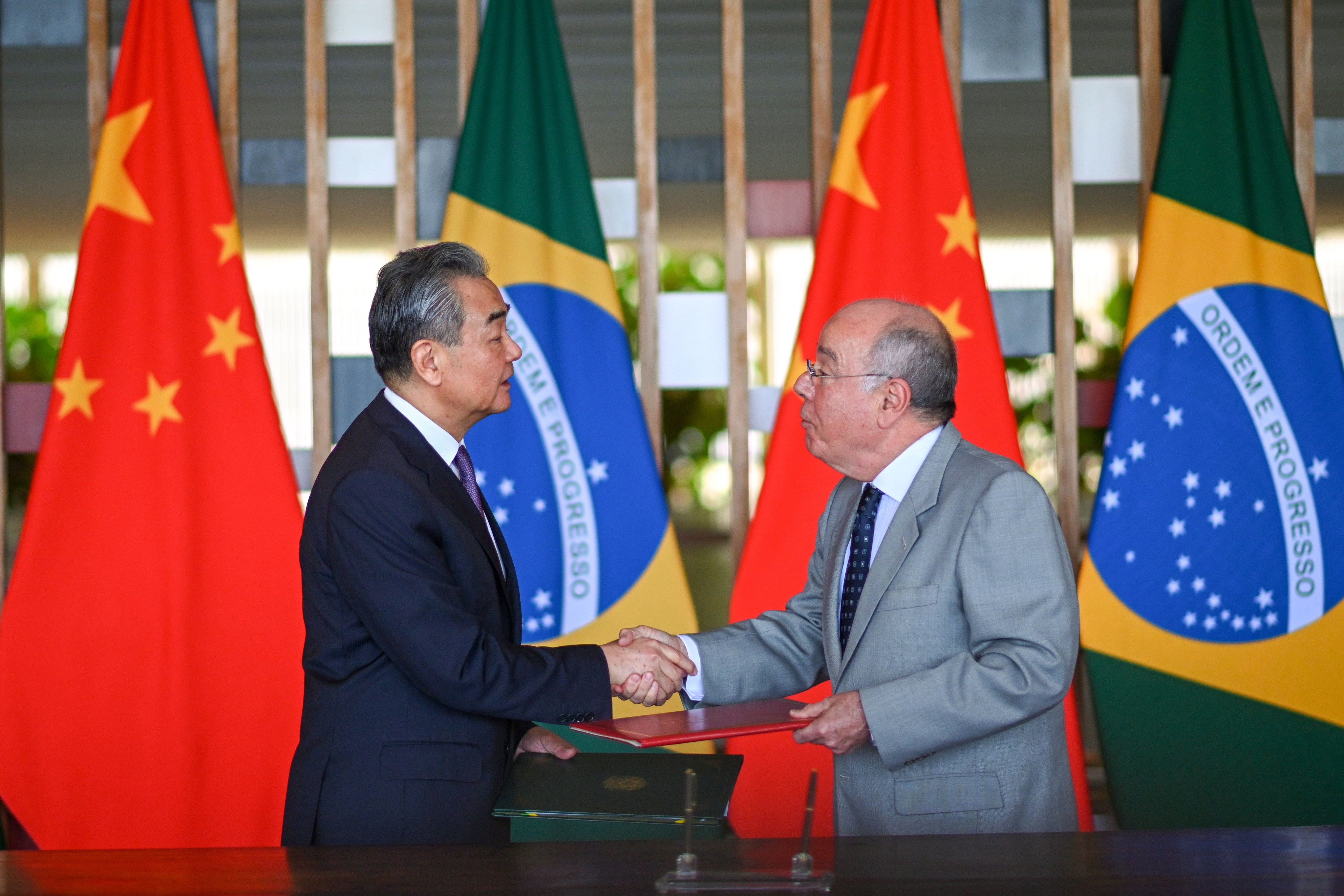 Brazilian Foreign Minister Mauro Vieira (right) greets his Chinese counterpart Wang Yi at the Itamaraty Palace in Brasilia, Brazil, on Friday. Photo: EPA-EFE