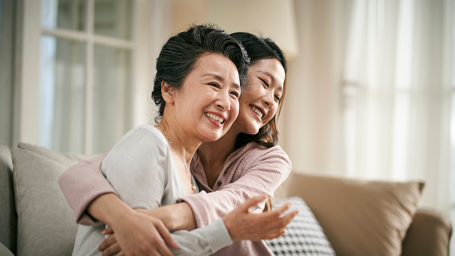 A thoughtful mother in China gave her daughter US$1,400 to encourage her to quit her high-pressure job, telling her that her health is most important. Photo: Shutterstock