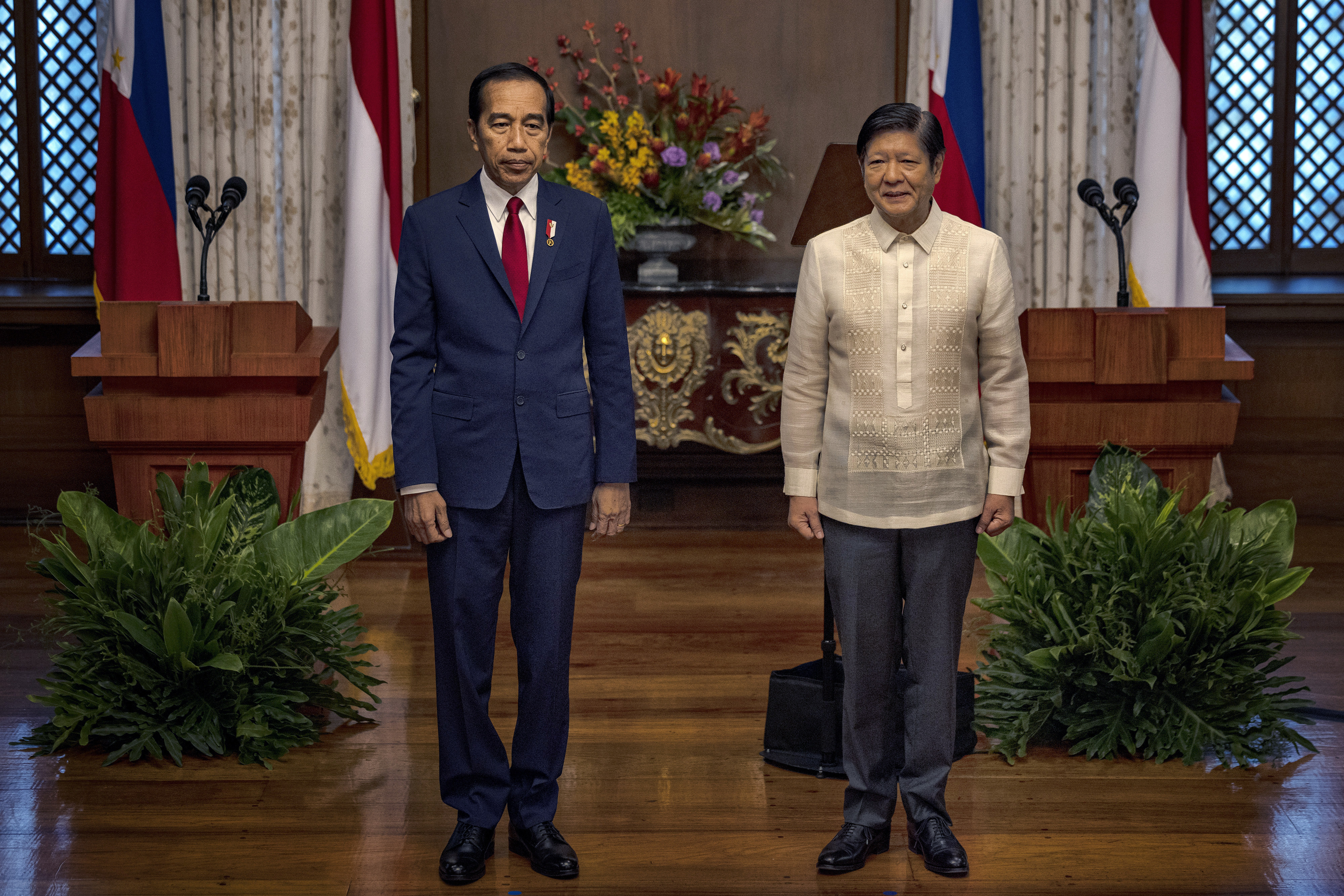 Indonesian President Joko Widodo (left) and Philippine President Ferdinand Marcos, Jnr. look on before delivering a joint statement in Manila on January 10. Photo: AP