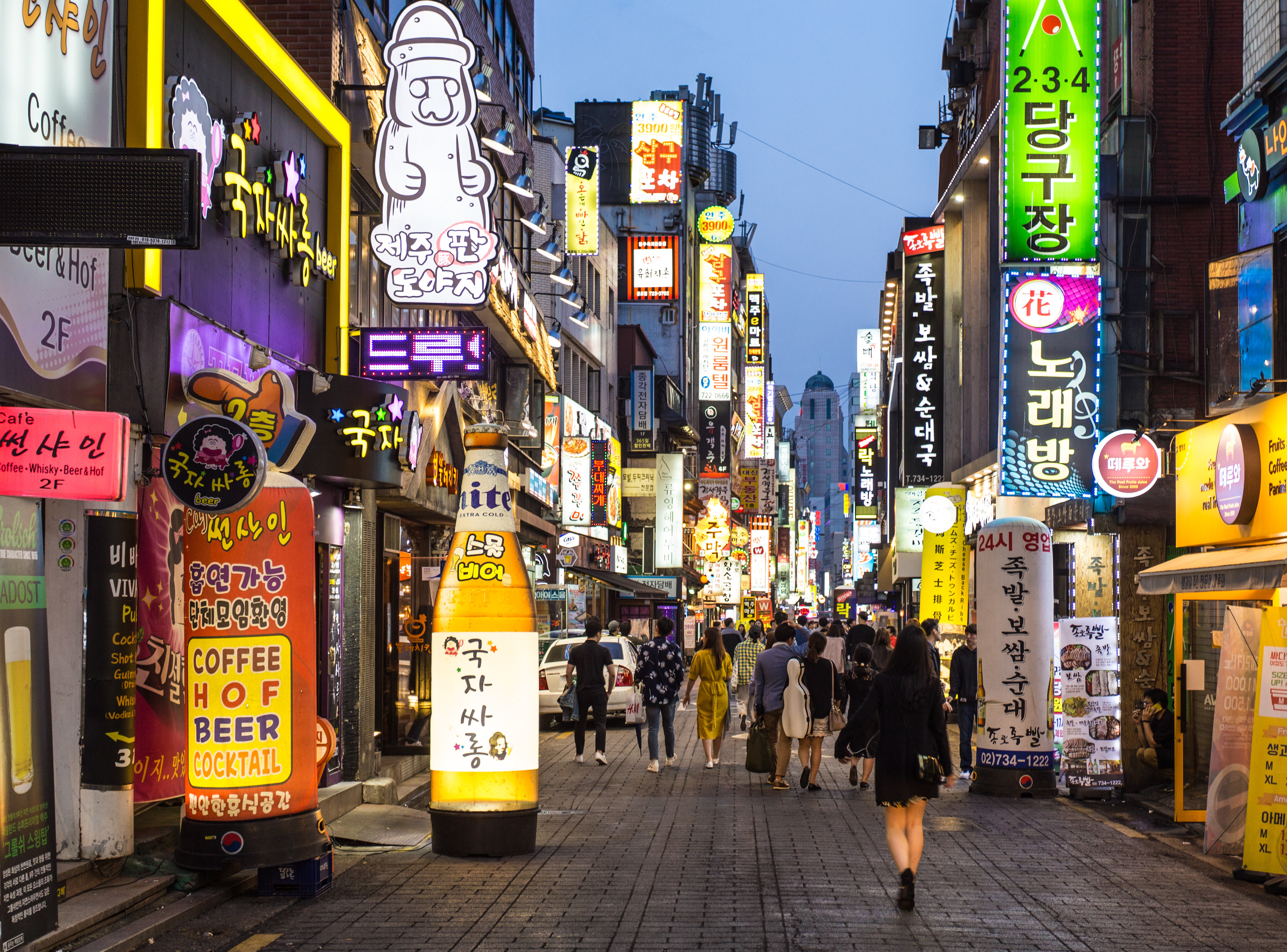 People in the streets of the Insadong entertainment district lined with bars and restaurants in Seoul on May 13, 2017. Photo: Shutterstock