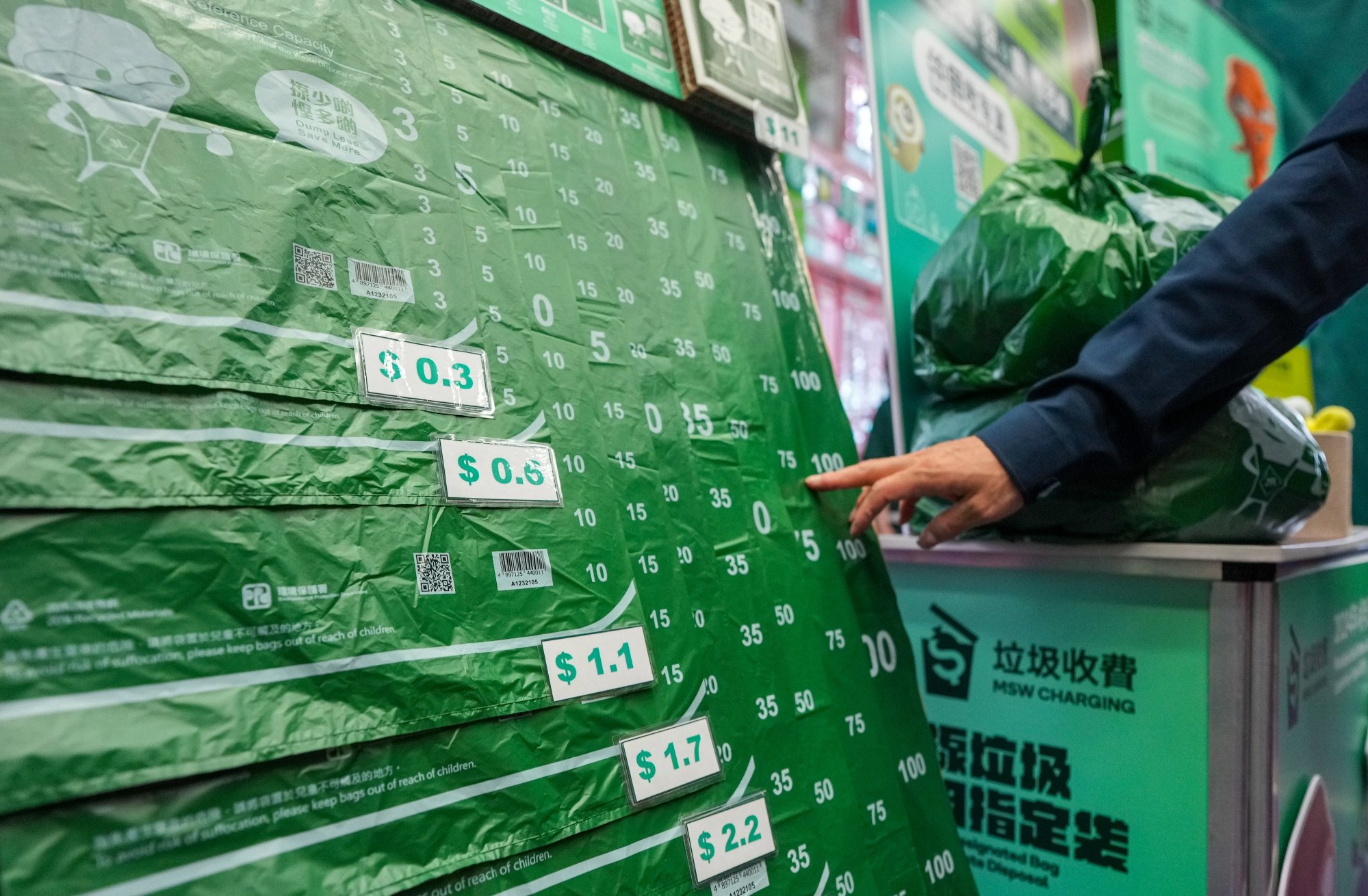 Hong Kong should get into habit of dismantling bigger waste items