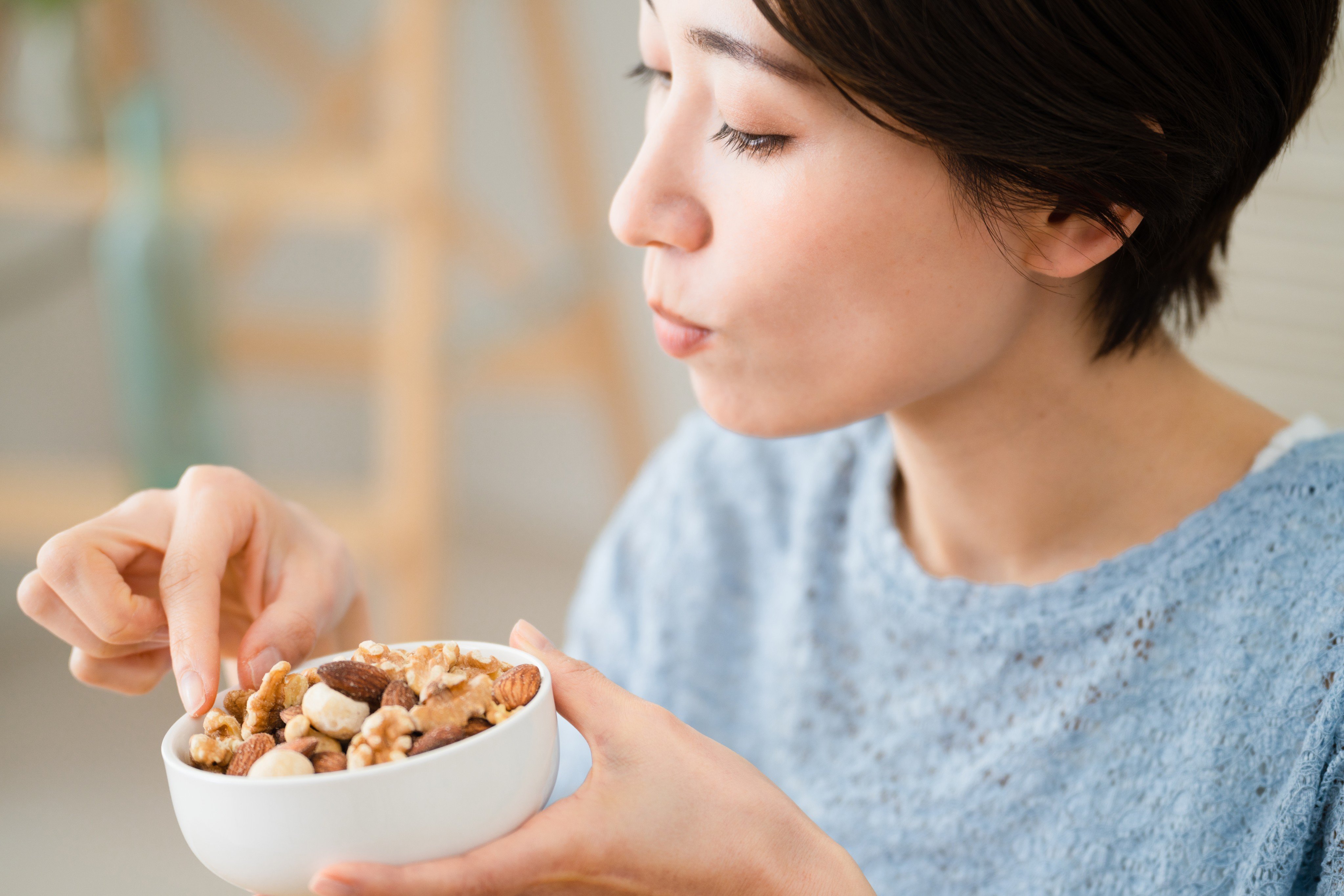 Nuts and seeds are very good for us, and can contribute to weight loss. With the help of a nutritionist, we look at the health benefits of these protein-rich snacks, and how to eat them. Photo: Shutterstock 