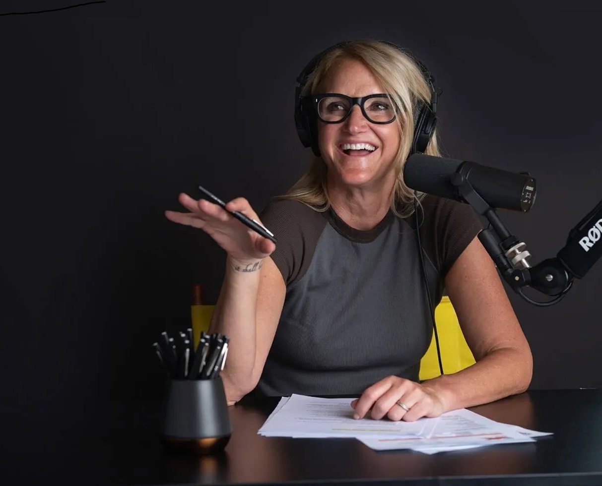 When popular American podcaster, author and motivational speaker Mel Robbins (above) posted an Instagram reel about the “let them” theory in May 2023, it attracted more than 14 million views in a week. We explain her theory. Photo: mel.robbins.com