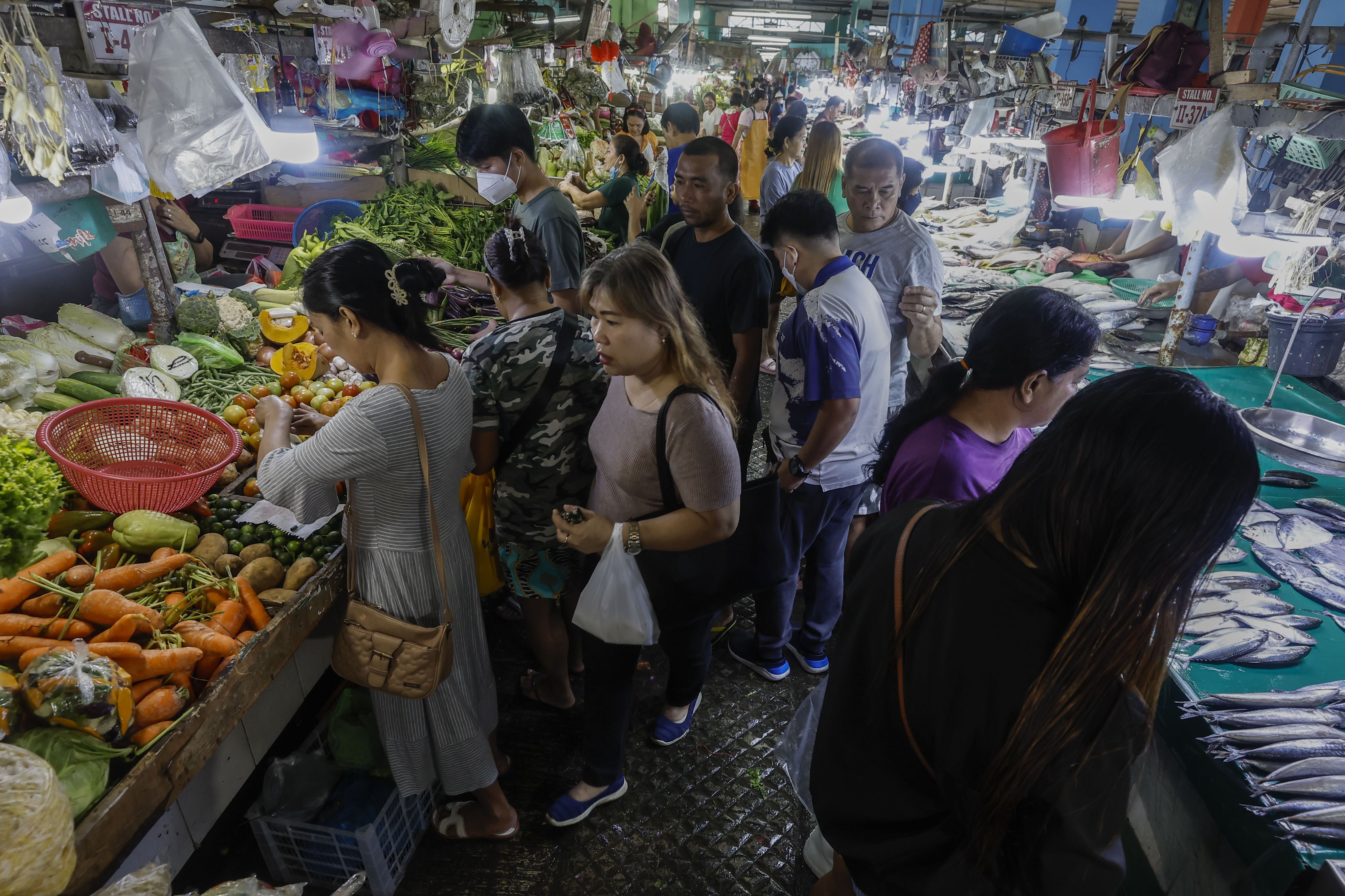 Customers buy food items at a market in Quezon City, Metro Manila. Photo: EPA-EFE  