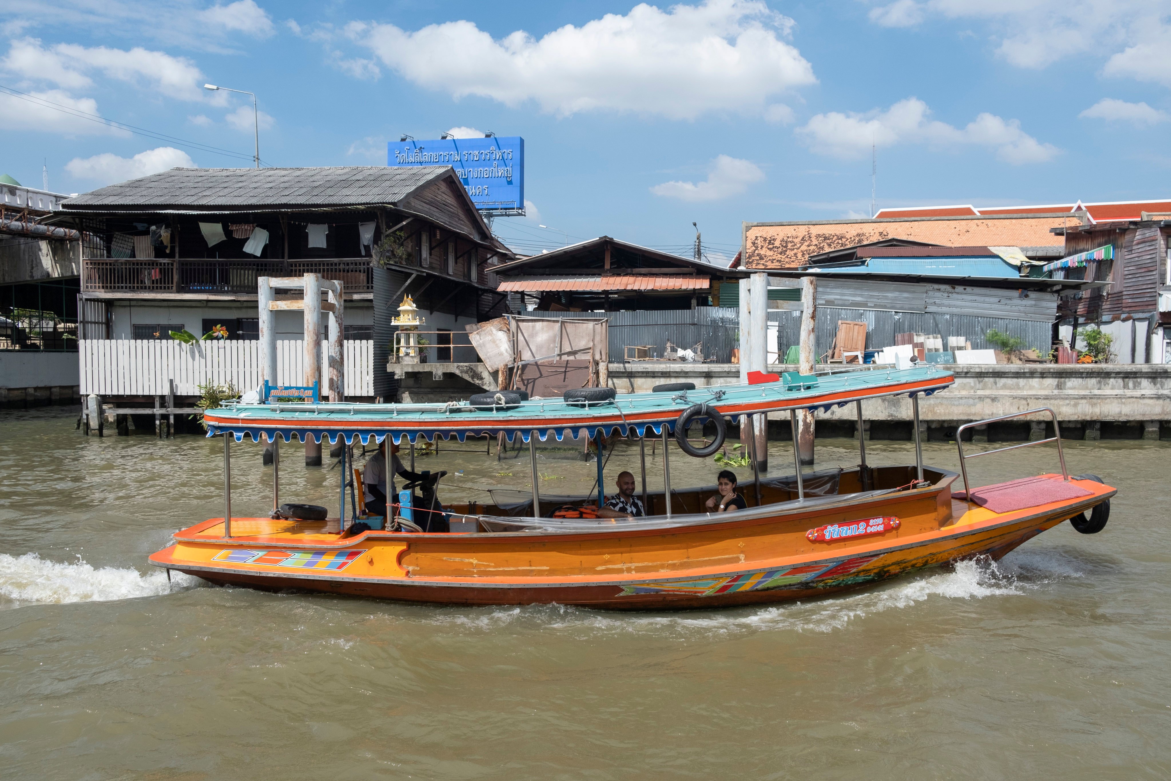 A taxi boat plies the waters of Bangkok. A trip along the canals of the Thai capital’s Thonburi district in a solar-powered one shows the potential for such vessels to reduce noise and air pollution along the city’s waterways. Photo: Oliver Raw