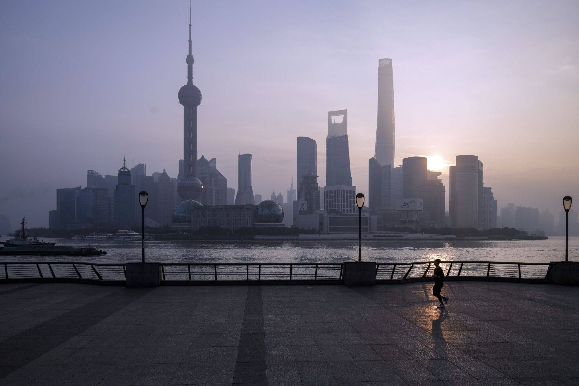 Shanghai’s municipal government will provide more policy guarantees in terms of land use, energy supply, environmental evaluation and financing to foreign investors. Photo: Bloomberg