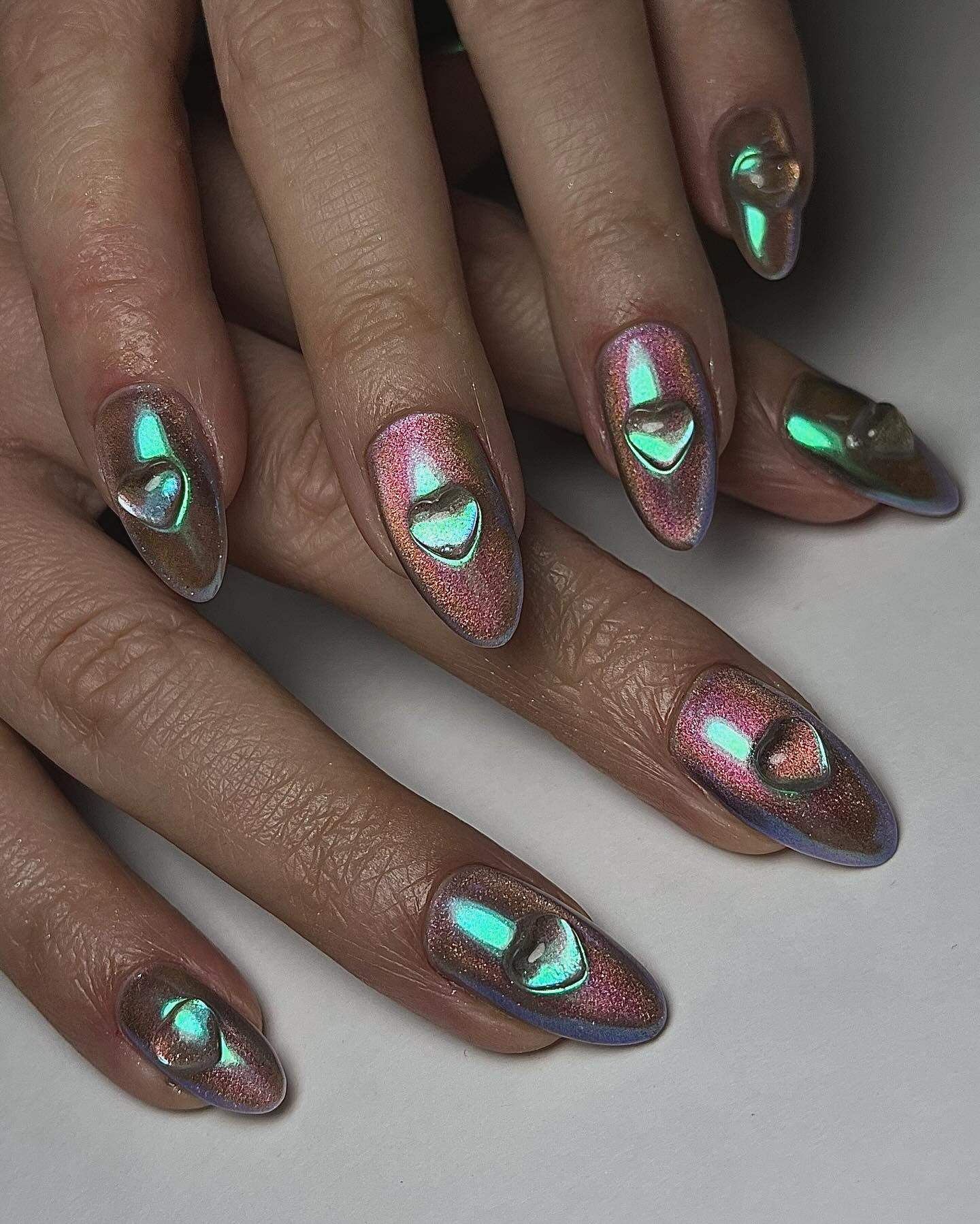 Metallic nails are a trend expected to take over in 2024. Photo: Instagram/@vdw.nails