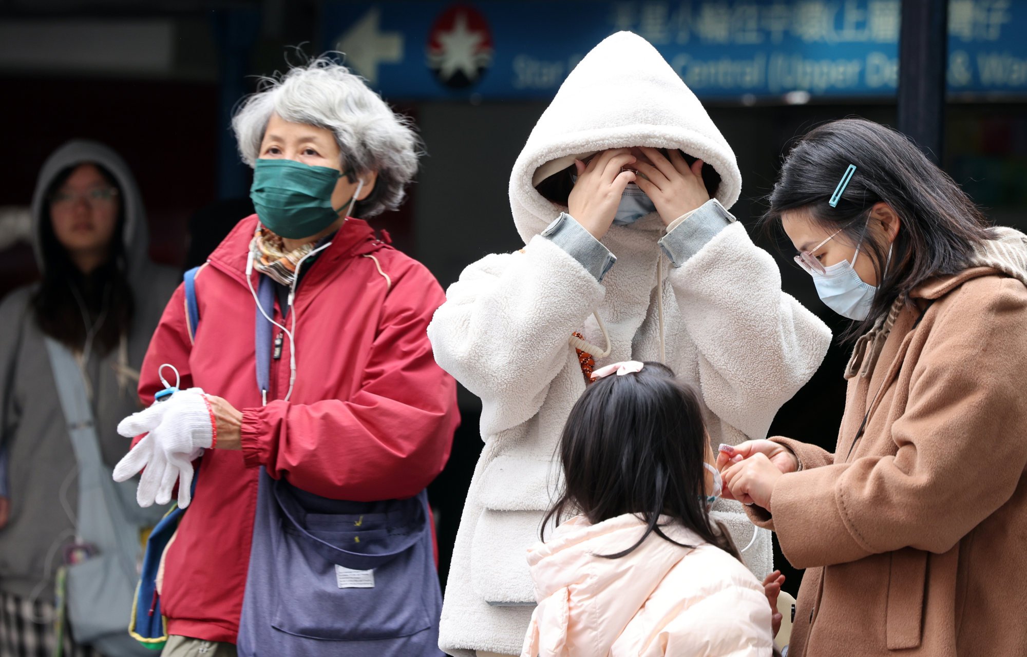 Forecasters say there is a 40 per cent chance that the temperature might dip to a minimum of 12 degrees on Lunar New Year’s Eve. Photo: Jelly Tse