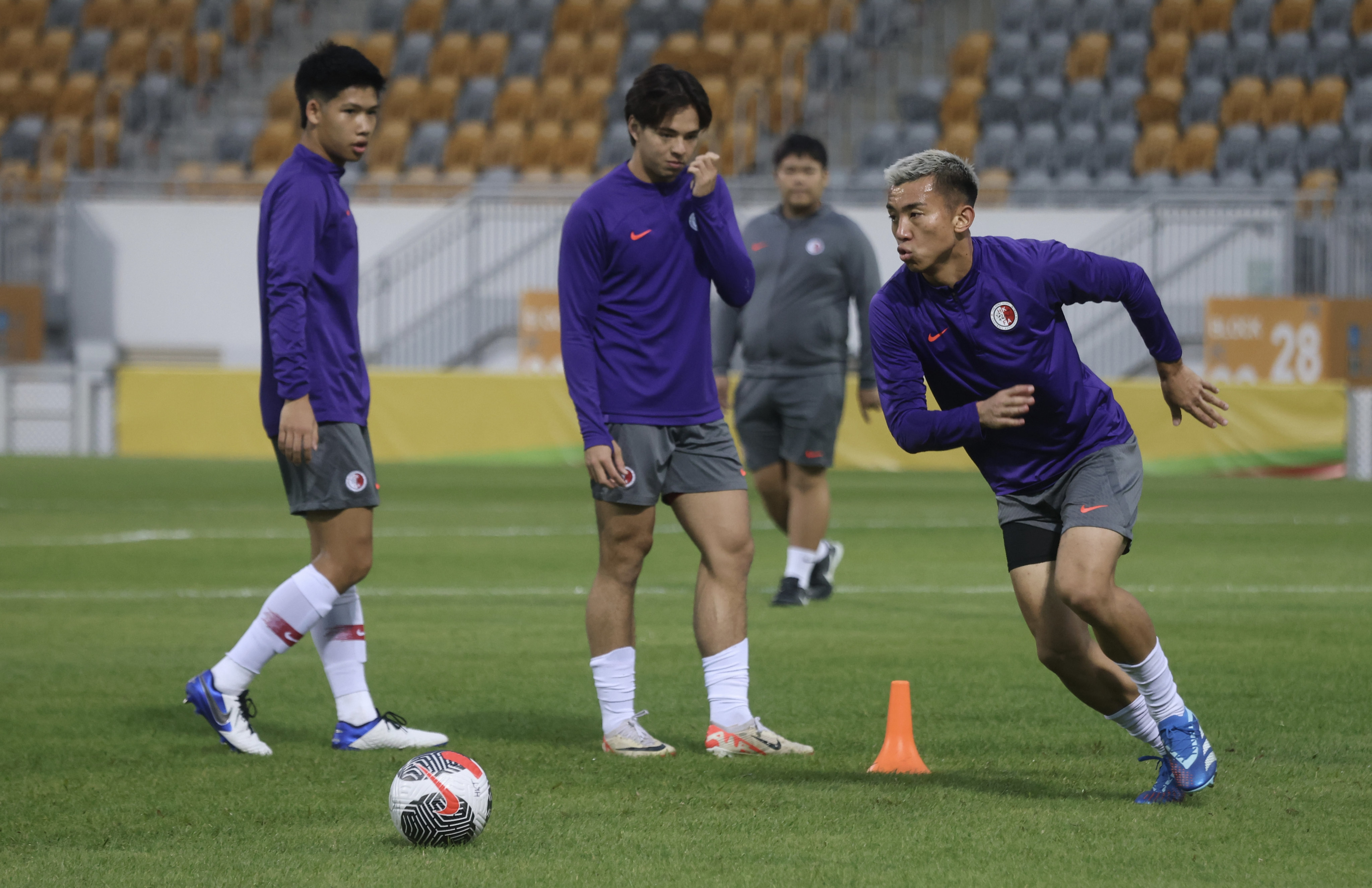 Li Ngai-hoi (right) is among the Hong Kong Asian Cup players who could figure against Guangdong. Photo: Jonathan Wong