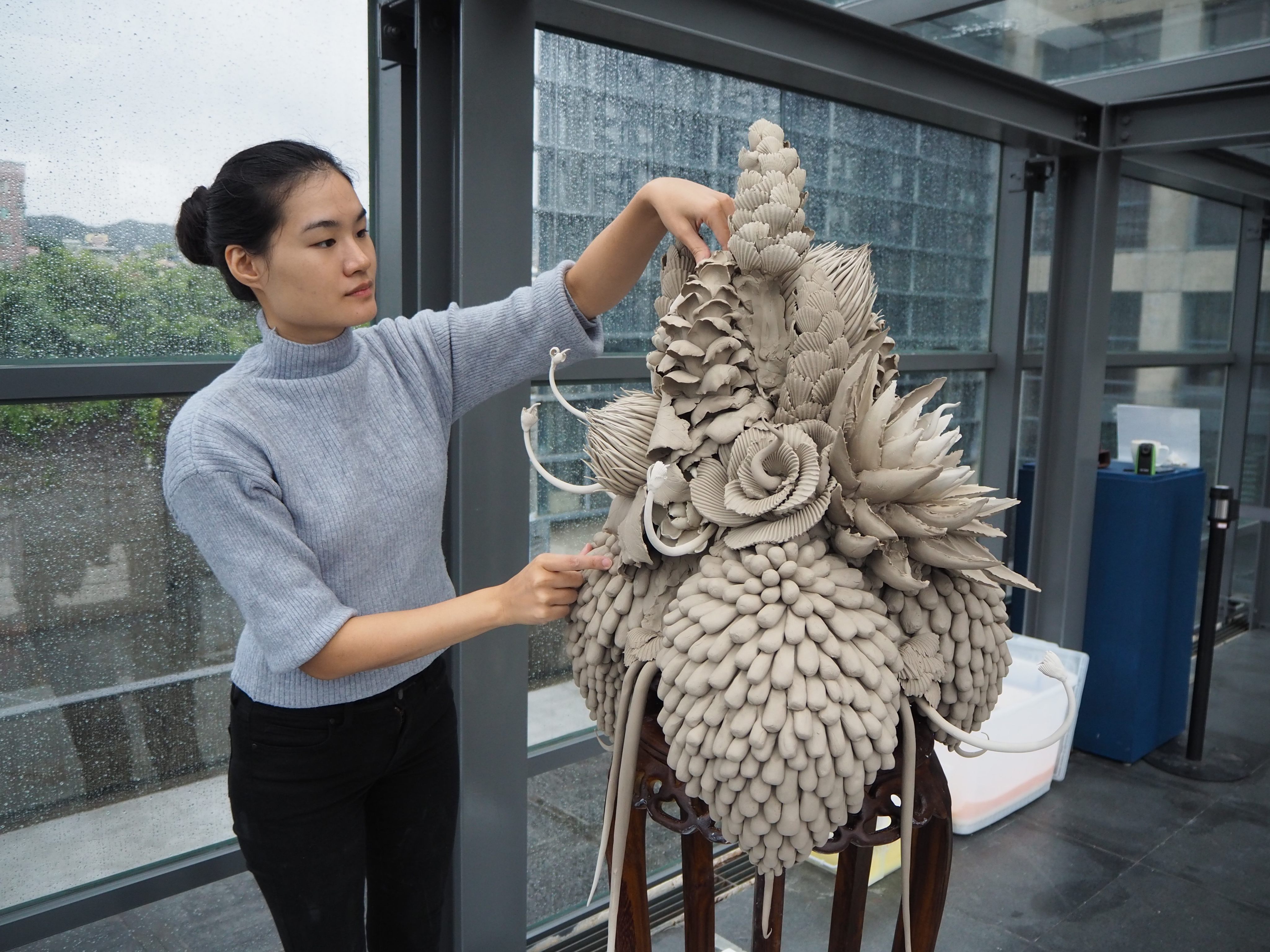 Taiwanese-Australian ceramicist Ruth Ju-shih Li installs an ephemeral clay artwork at the New Taipei City Yingge Ceramics Museum, in Taiwan, in 2019. Photo: Tzu-Chun Fan