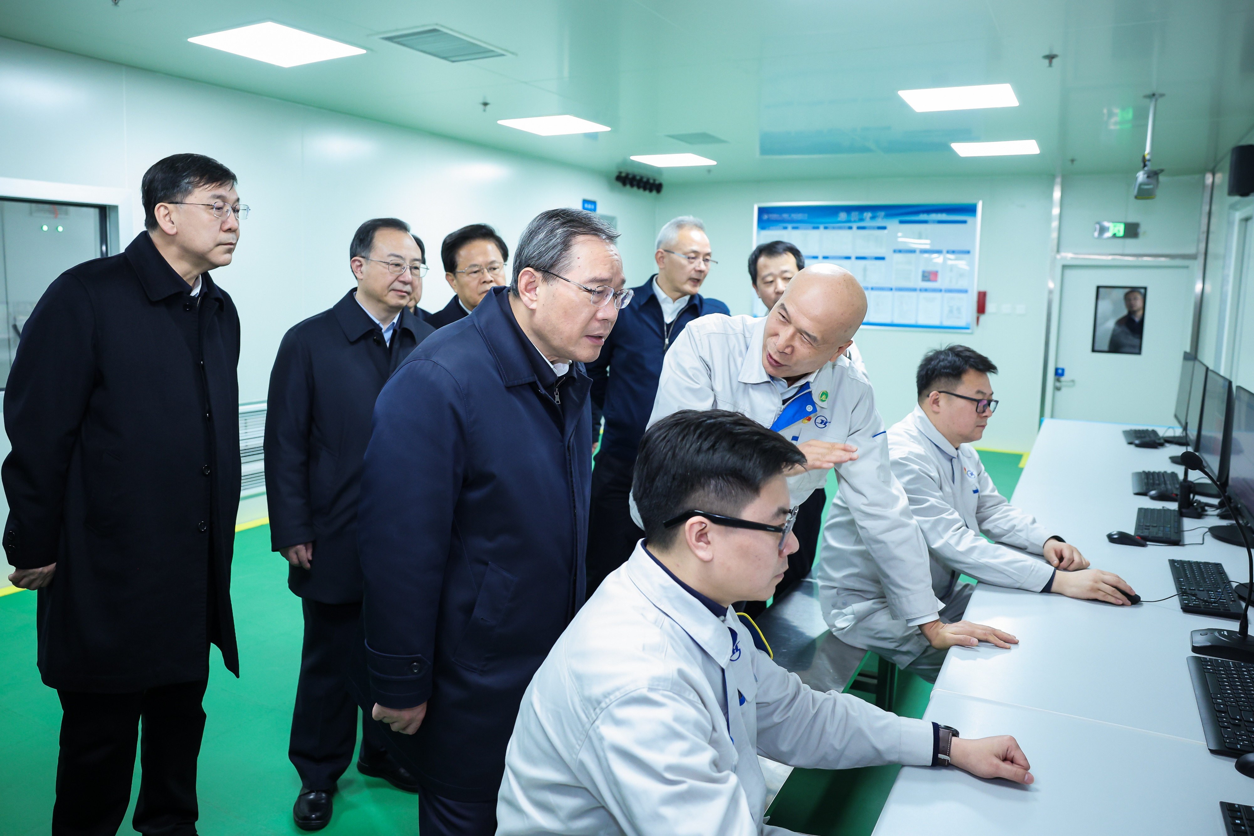 Premier Li Qiang visits a display devices company in Xianyang in northwest China’s Shaanxi province on Monday. Photo: Xinhua