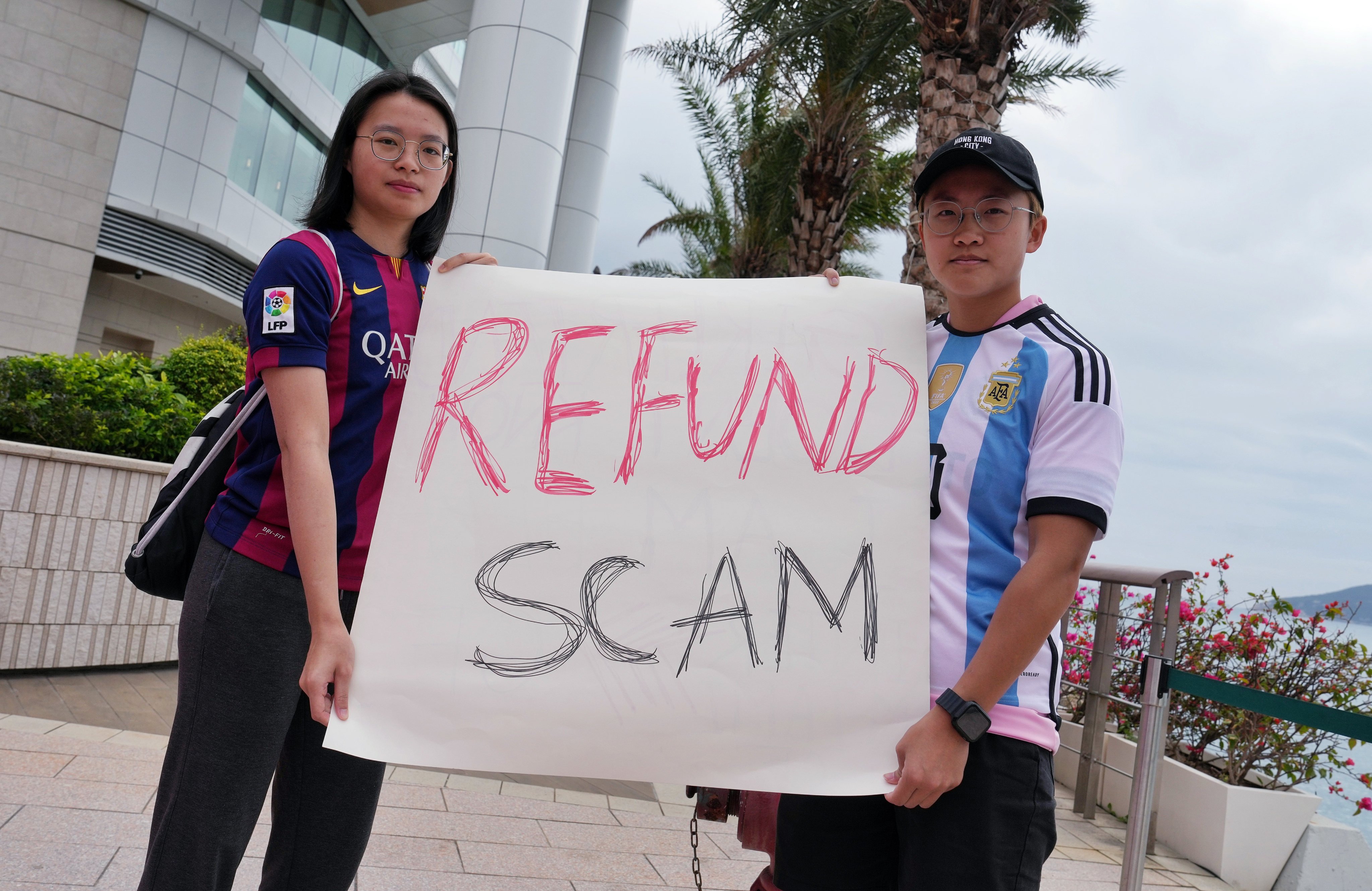 Lionel Messi fans Ada Kam (left) and Sam Lau show their dissatisfaction before Miami’s departure from their hotel. Photo: Elson Li