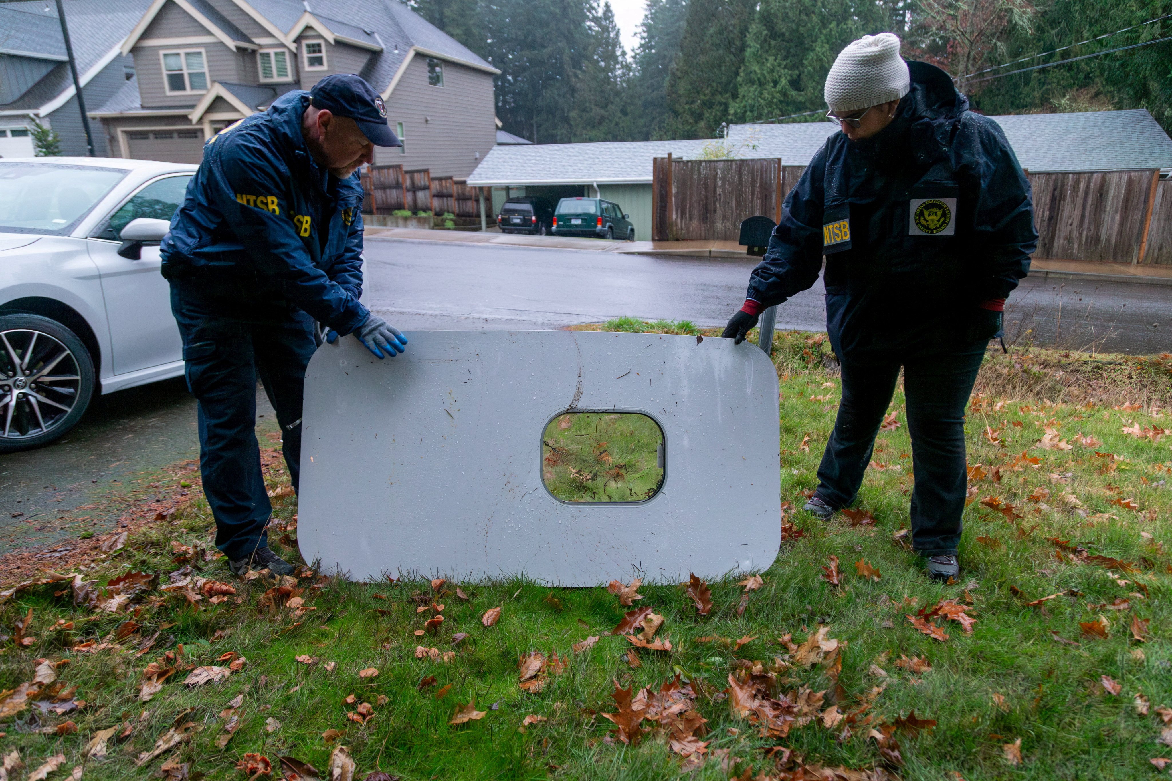 US investigators recover a part of an Alaska Airlines Flight 1282 Boeing 737-9 Max plane in Portland on January 8. Photo: NTSB via Reuters