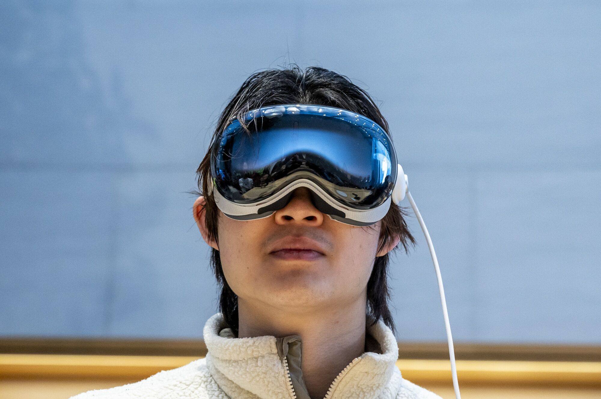 A customer tries out a Vision Pro headset at an Apple store in Palo Alto, California. Photo: Bloomberg